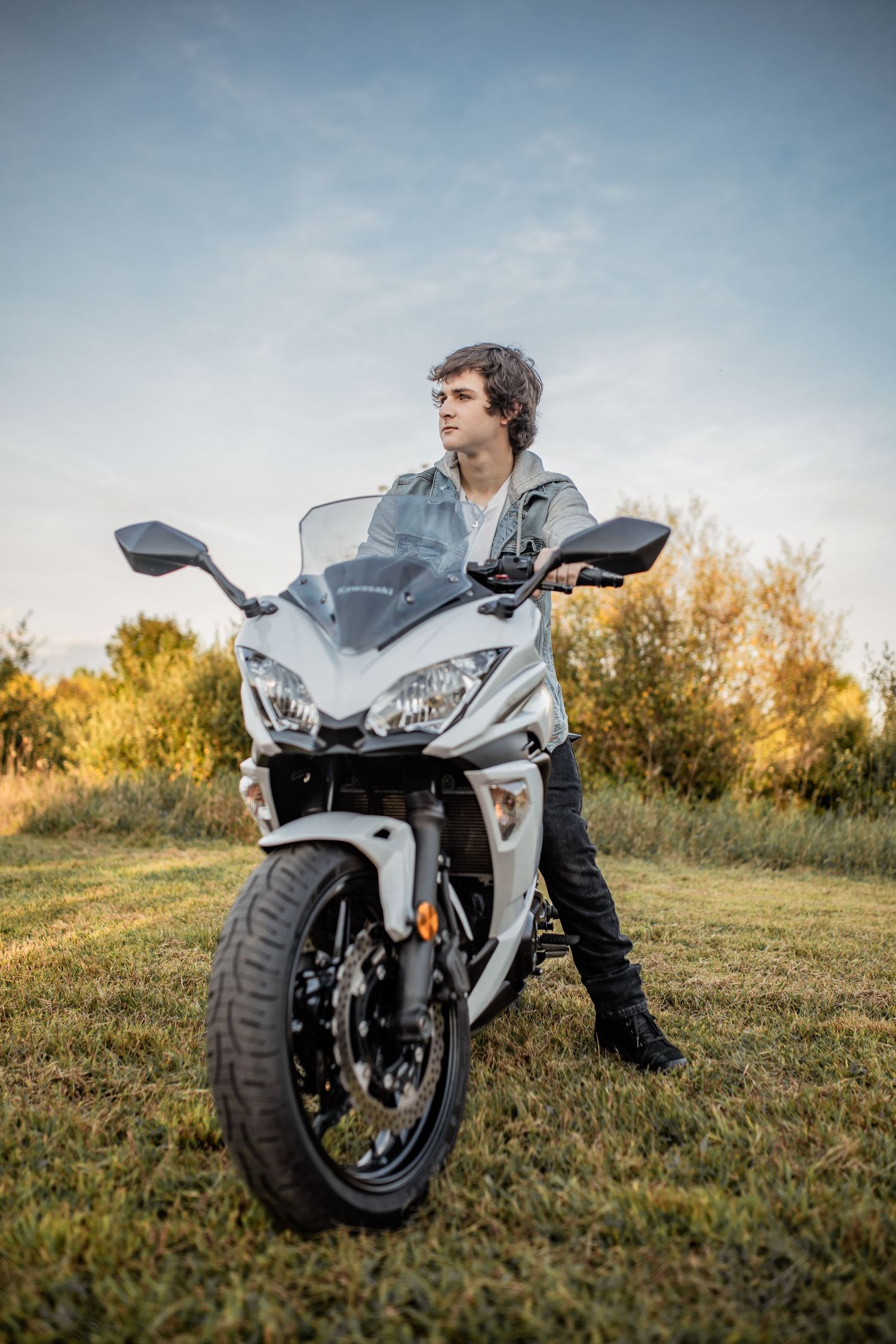 Senior showcasing his favorite hobby, riding dirt bikes senior photoshoot, north branch michigan, local senior photographer, mid michigan