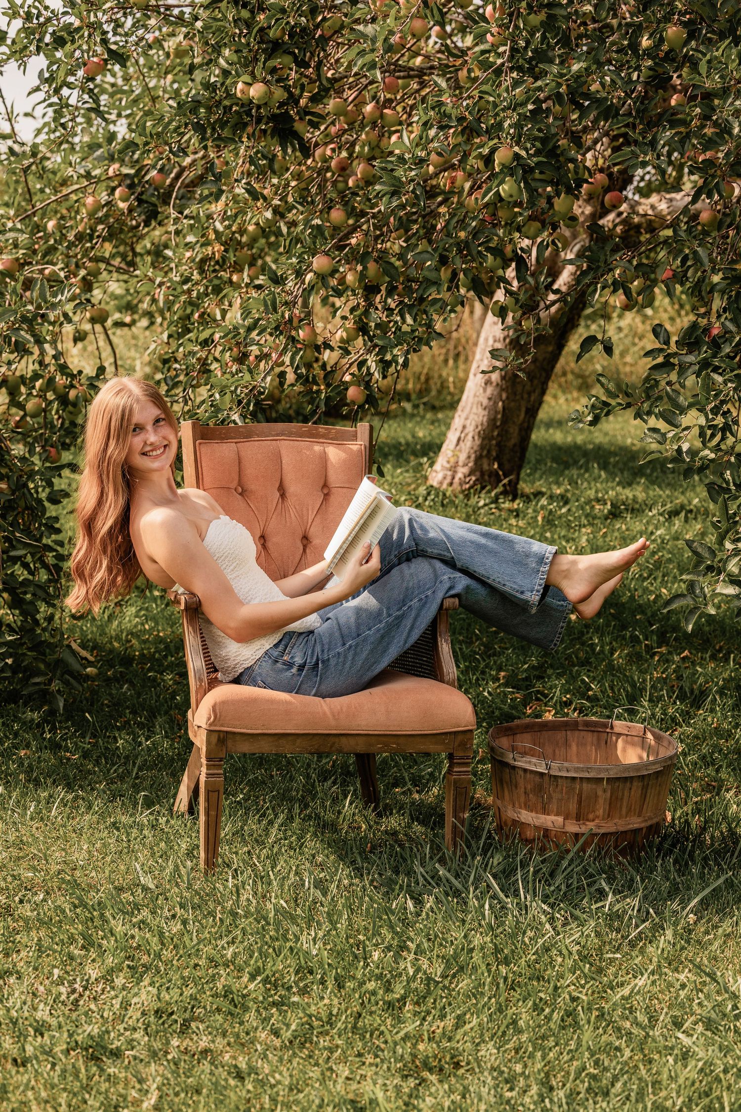 Mayville Michigan, Senior Session, Reader, book lover, apple farm, farm stand, local photographer