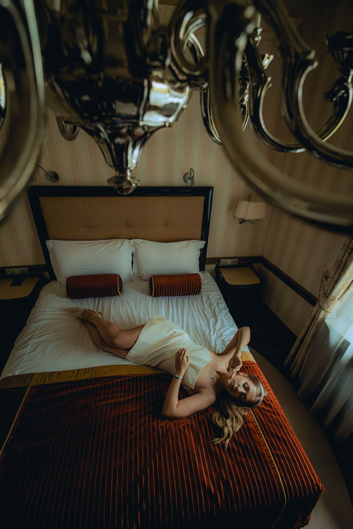 svatební fotograf Karlovy Vary, svatební focení v Praze, předsvatební love story, svatba na zámku, luxusní svatební portrét,
