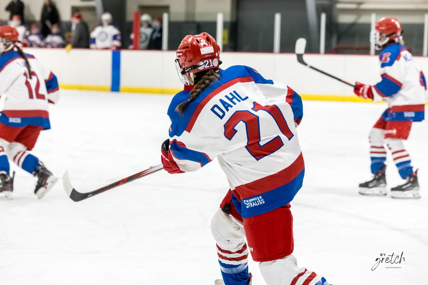 Hockey player Dahl number 21 in red white and blue uniform skating on ice.