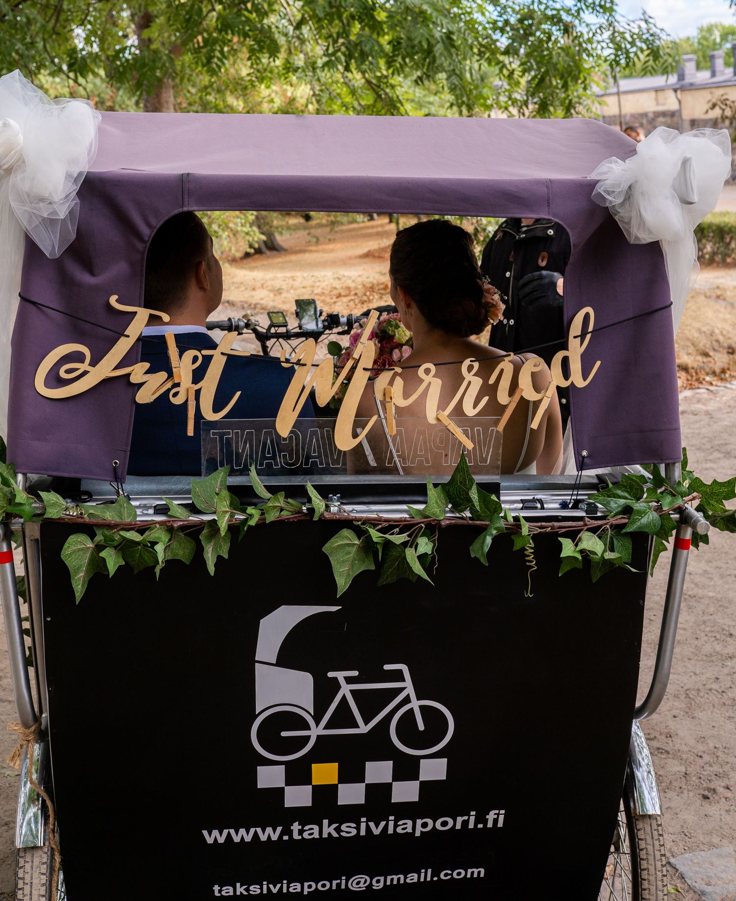 Just Married sign on decorated rickshaw taxi from taksiviapori.fi.