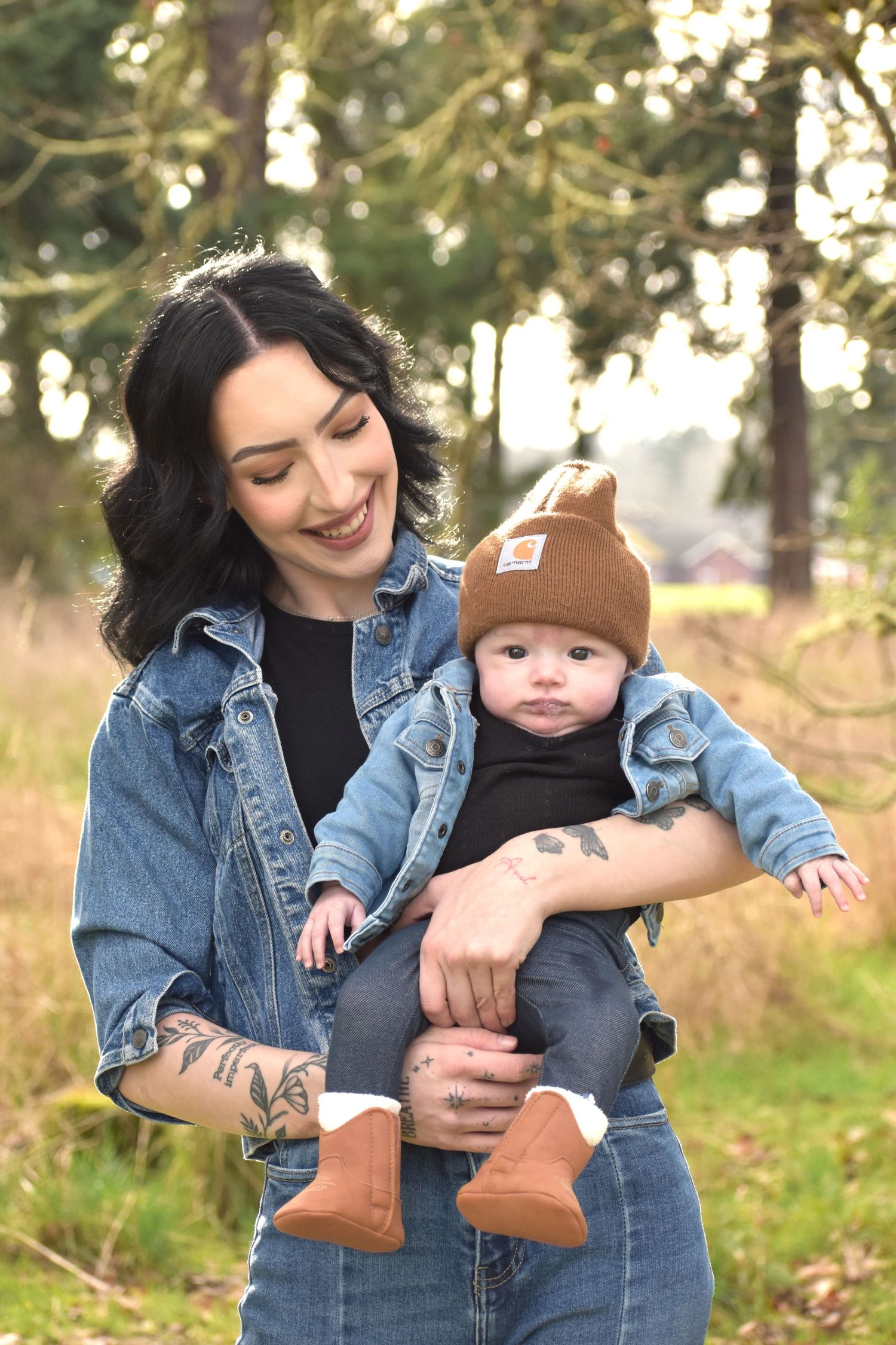 Puyallup family photographer capturing candid outdoor family session