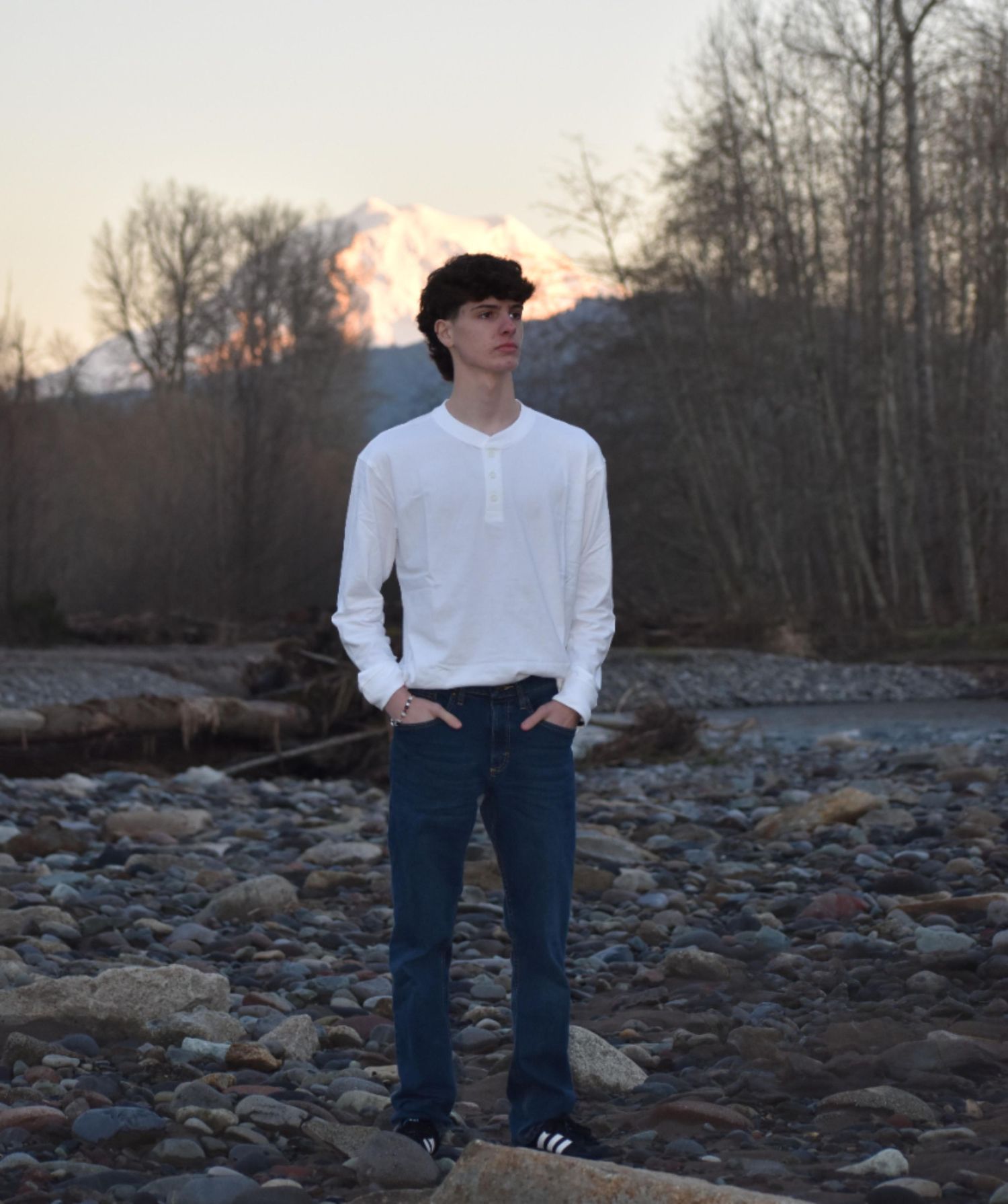 Puyallup senior photographer capturing graduation portraits