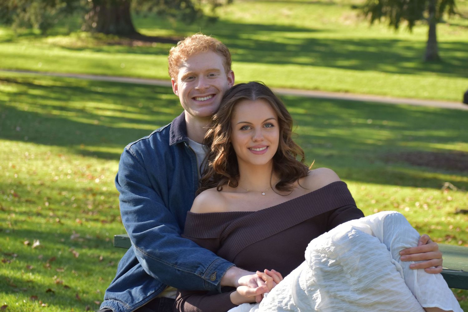 Sunset couples photos in Puyallup open field