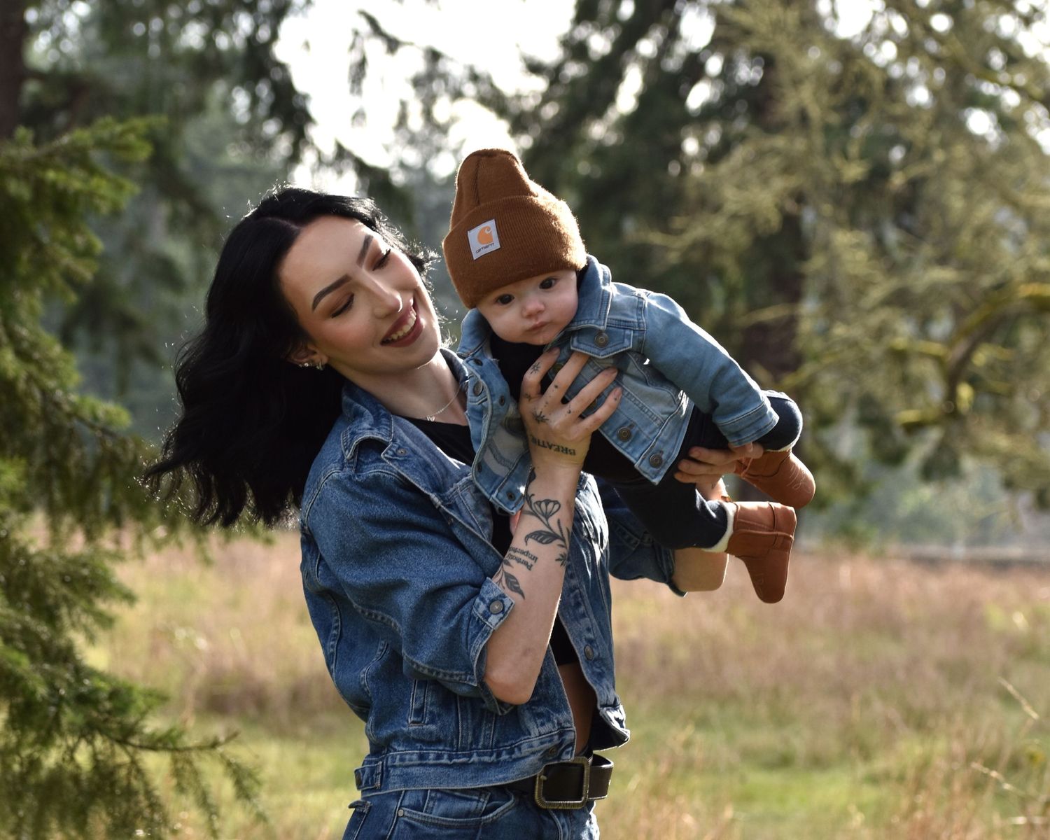 Puyallup family photographer capturing candid outdoor family session