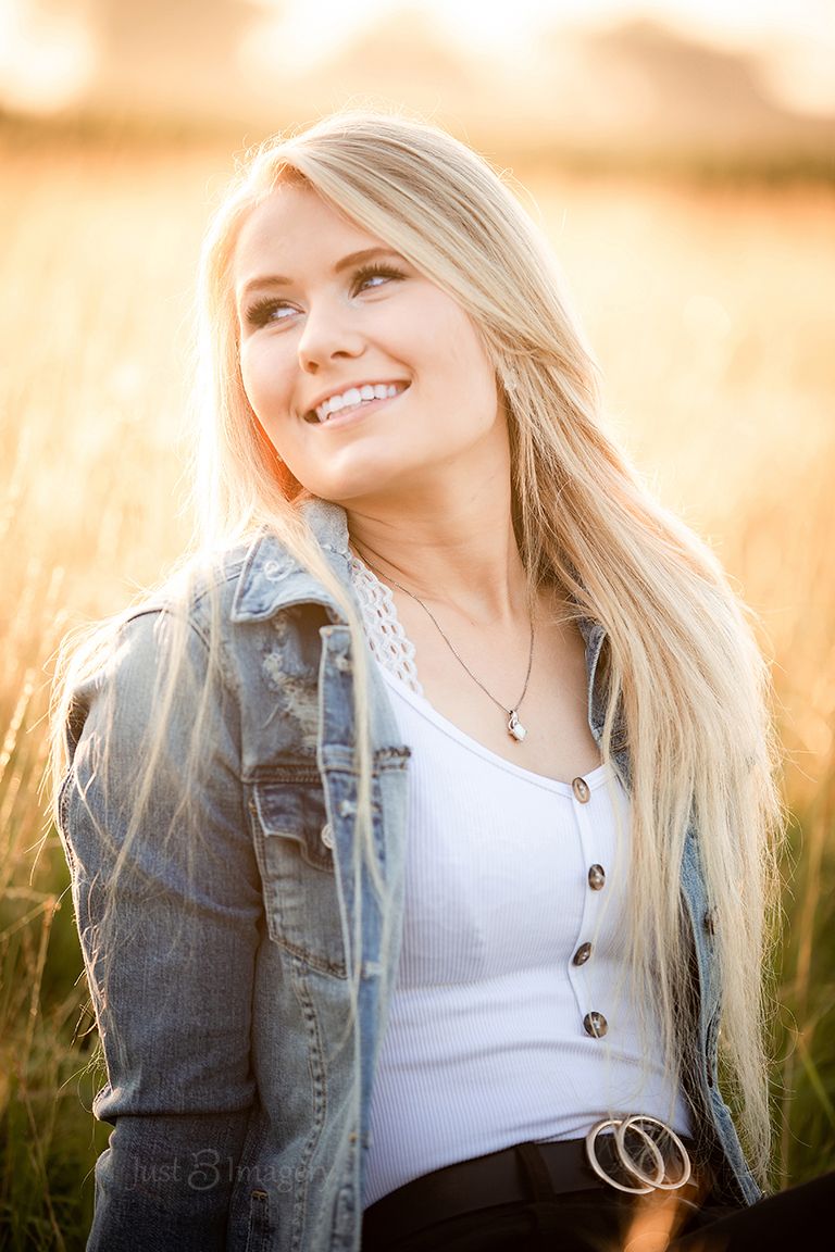 high school senior girl in glowy field, sunny portrait, morning senior session, backlit
