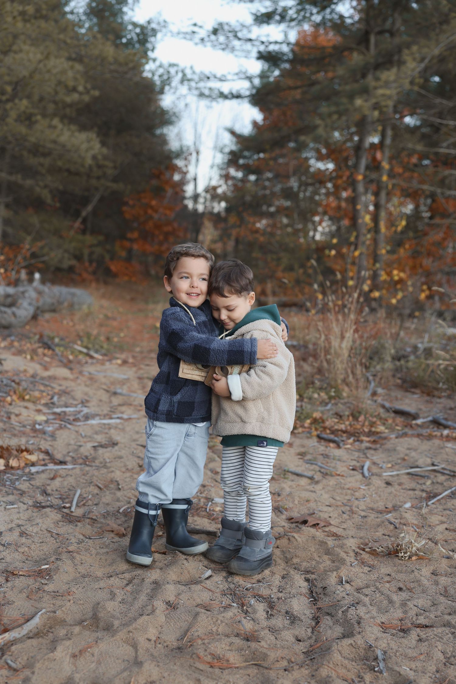 Family session in Trois-Rivières by editorial wedding photographer based in Québec and Montréal.