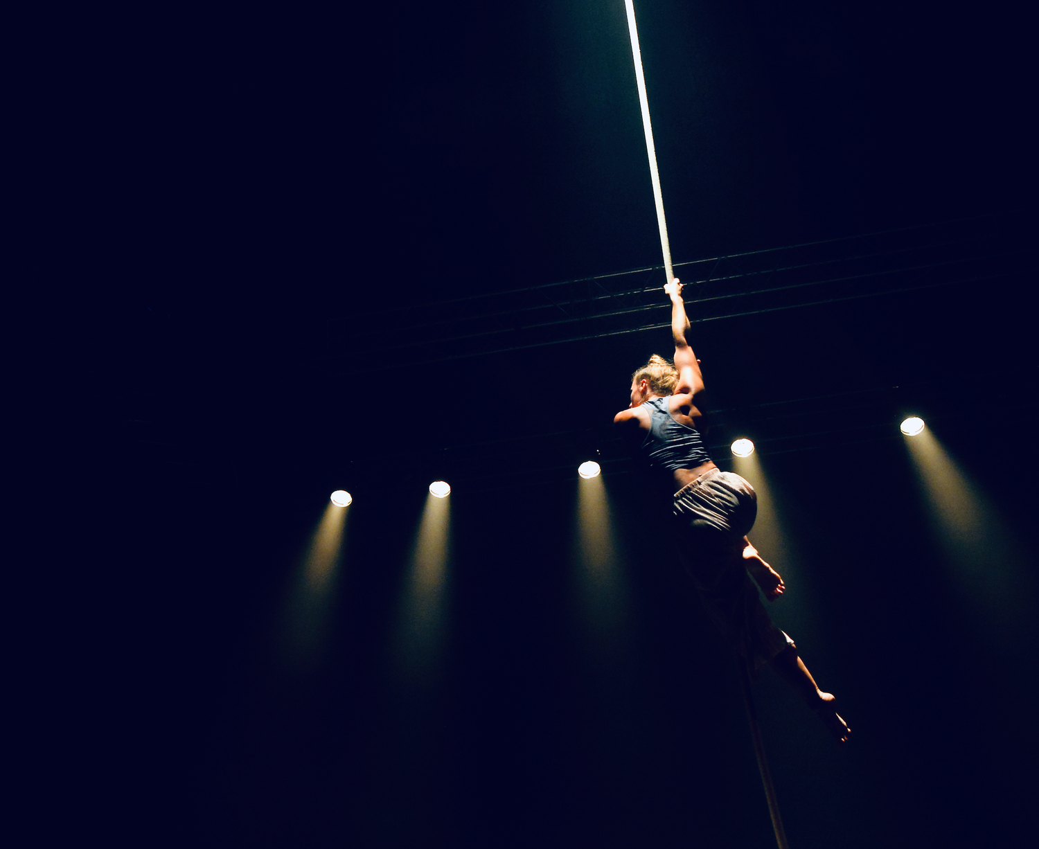 Adela Jordakova, rope performance, suspension, stage lights, photo by František Ortmann, Letní Letná 2023