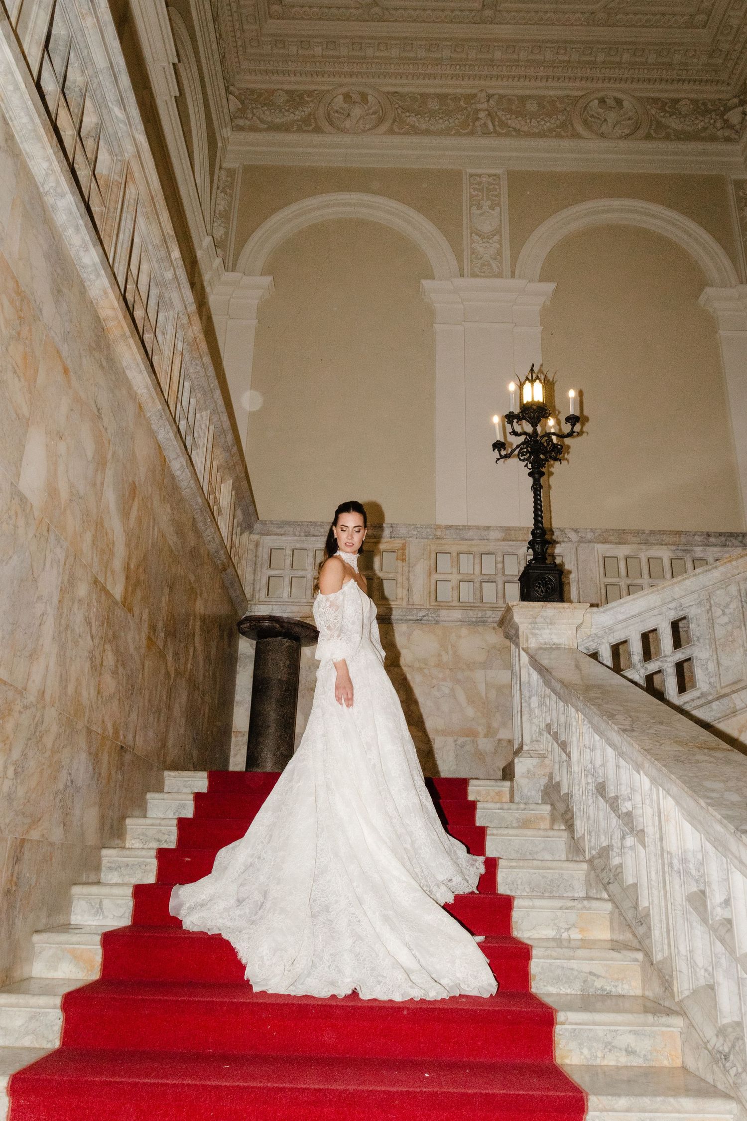 Bride portrait, bridal gown, wedding in umbria