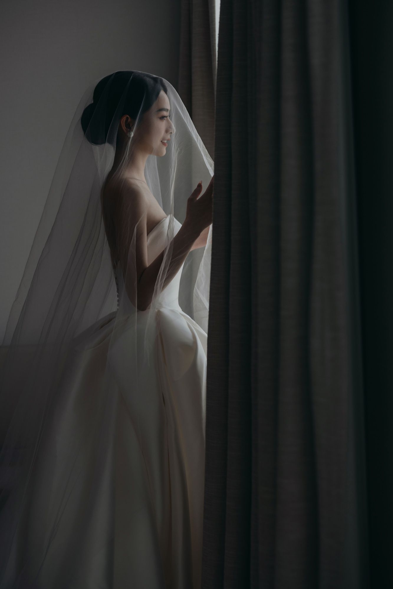 pearl hotel toronto wedding colorful floral arch summer