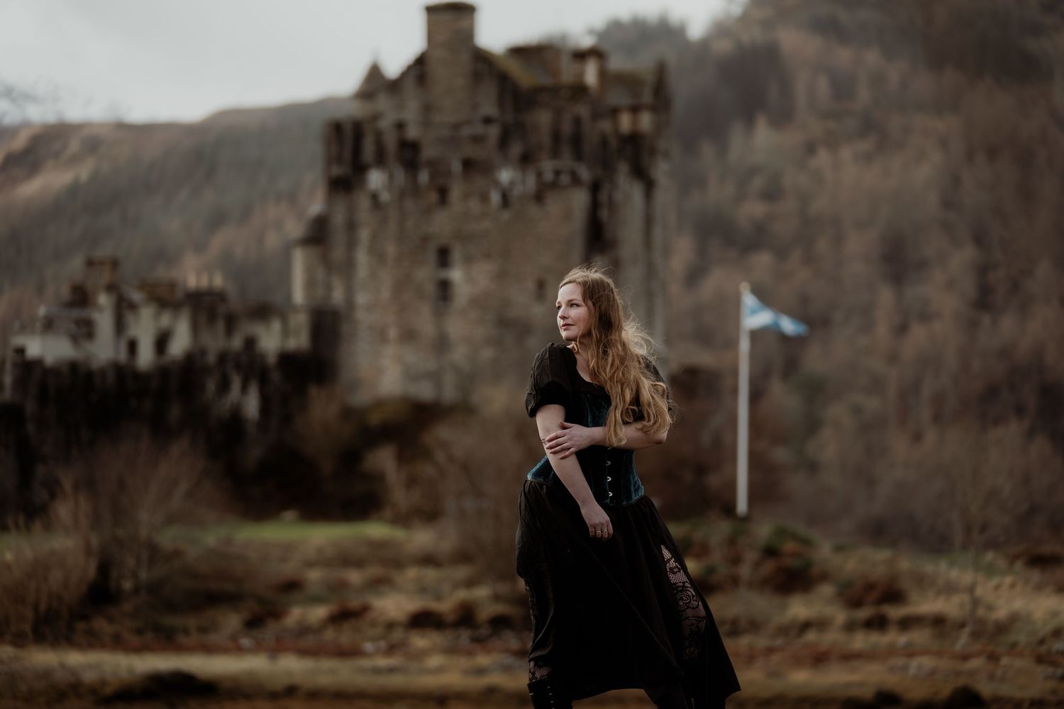 eileandonancastle-kasteel-schotland-portretfotoshoot-highlandartexperience-nikitavanderhavenfotografie-schotsevlag