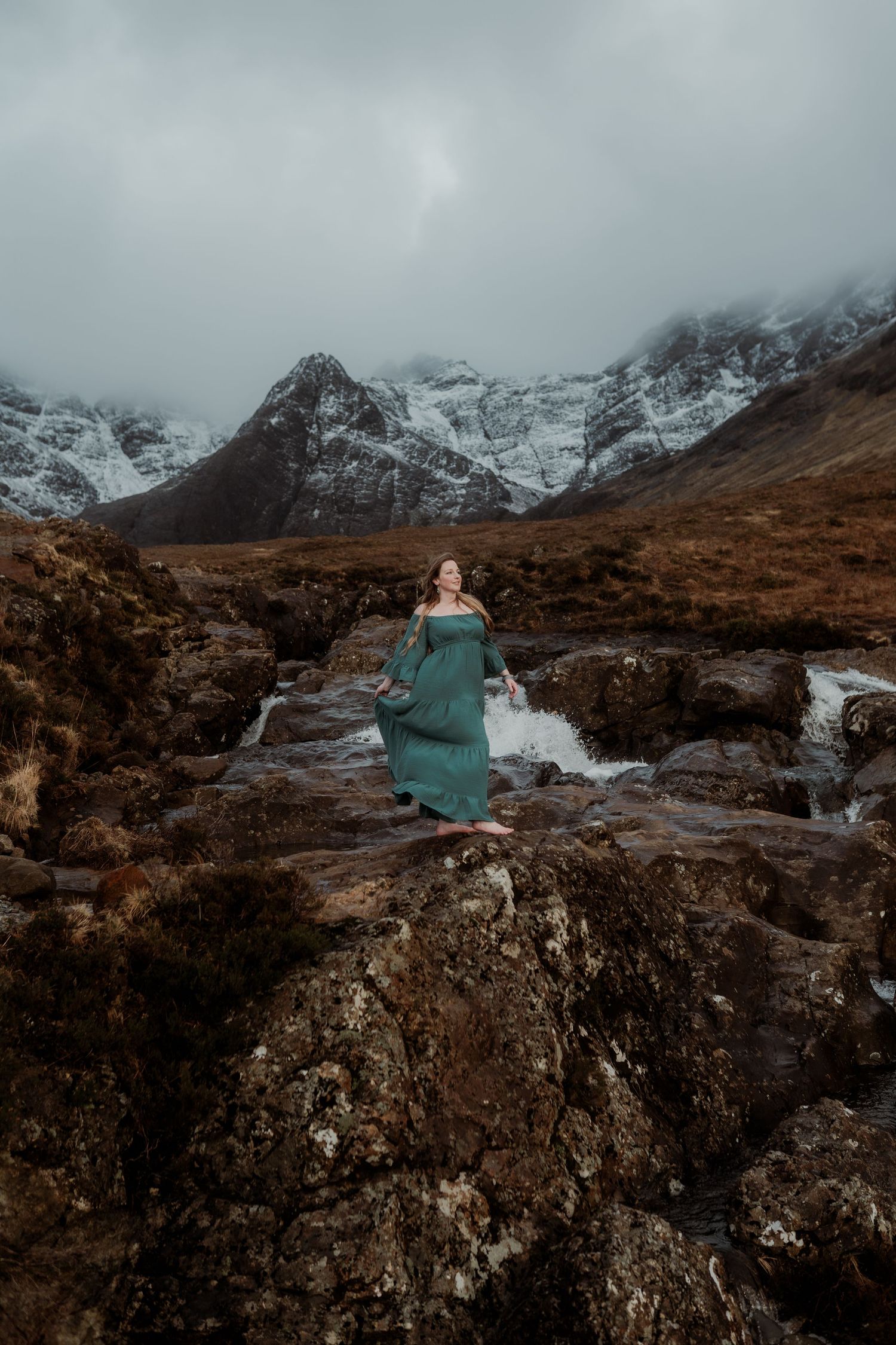 fairypools-schotland-isleofskye-cuillinhills-portretfotoshoot-highlandartexperience