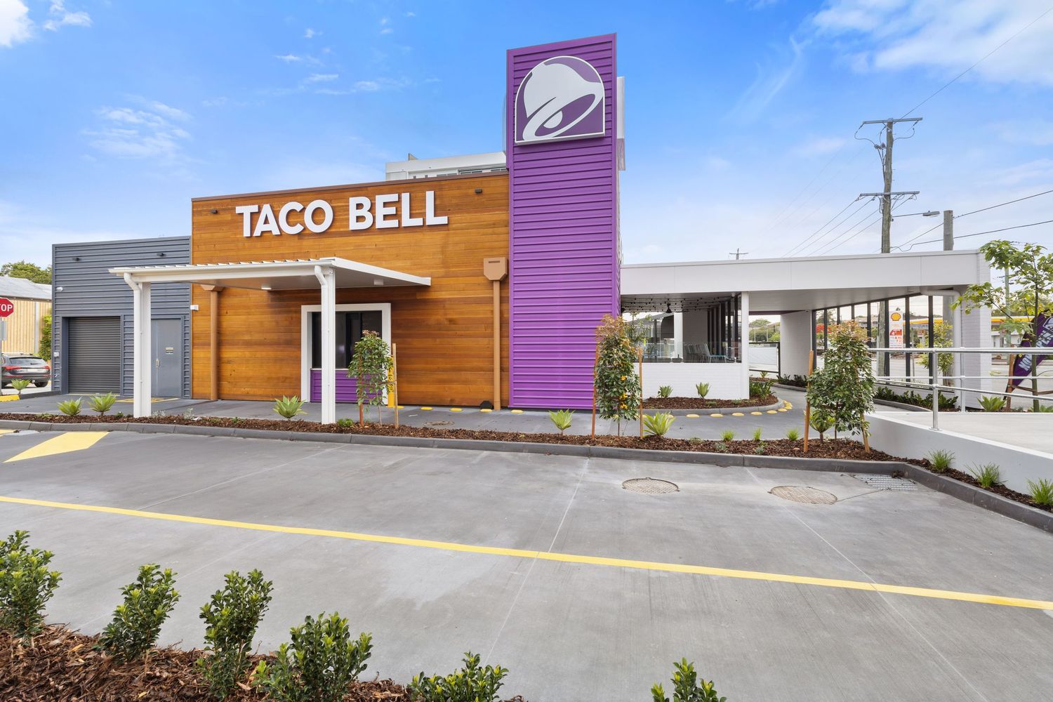 Exterior photograph of a Taco Bell fast food restaurant building.