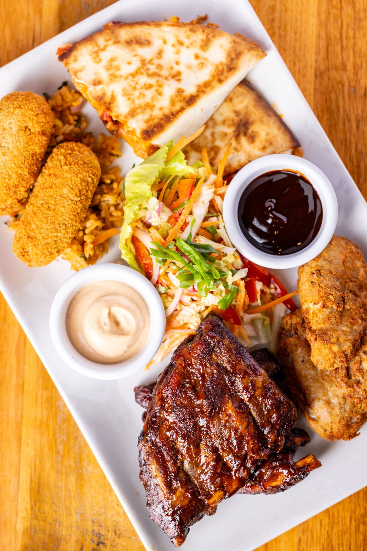 Photograph of a pub meal with ribs and sides for the Cally Hotel 4th of July event.