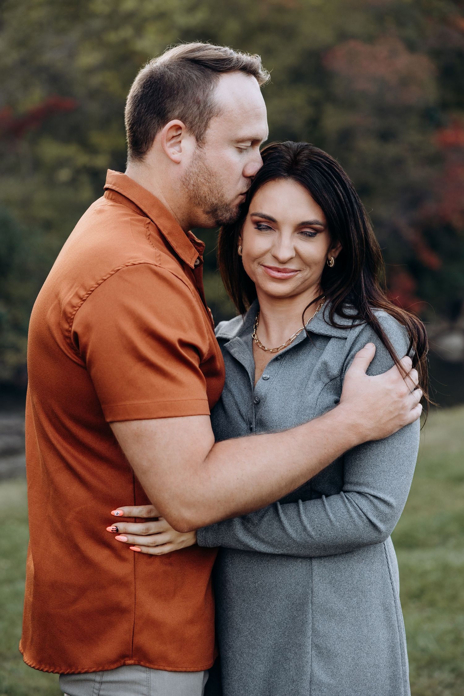 Husband kisses his wife's temple in Northville Michigan by Rachel Martinez Photography, Michigan photographer