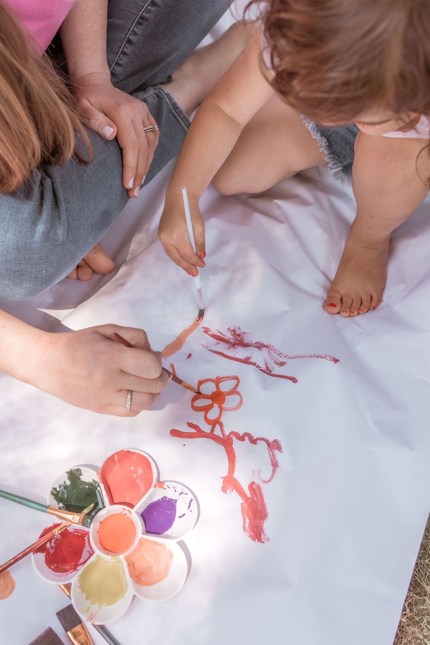 Mom and daughter paint during mini session by Rachel Martinez Photography, Michigan photographer