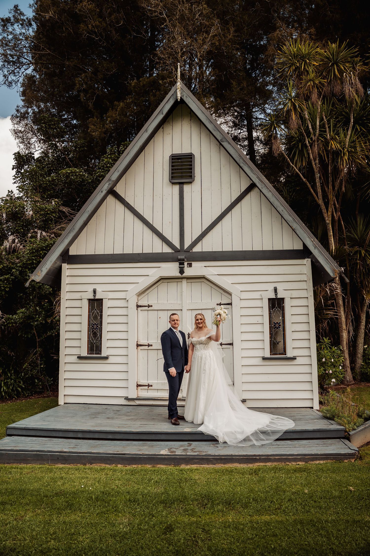 White colonial-style cottage wedding venue with classic architecture and natural surroundings.