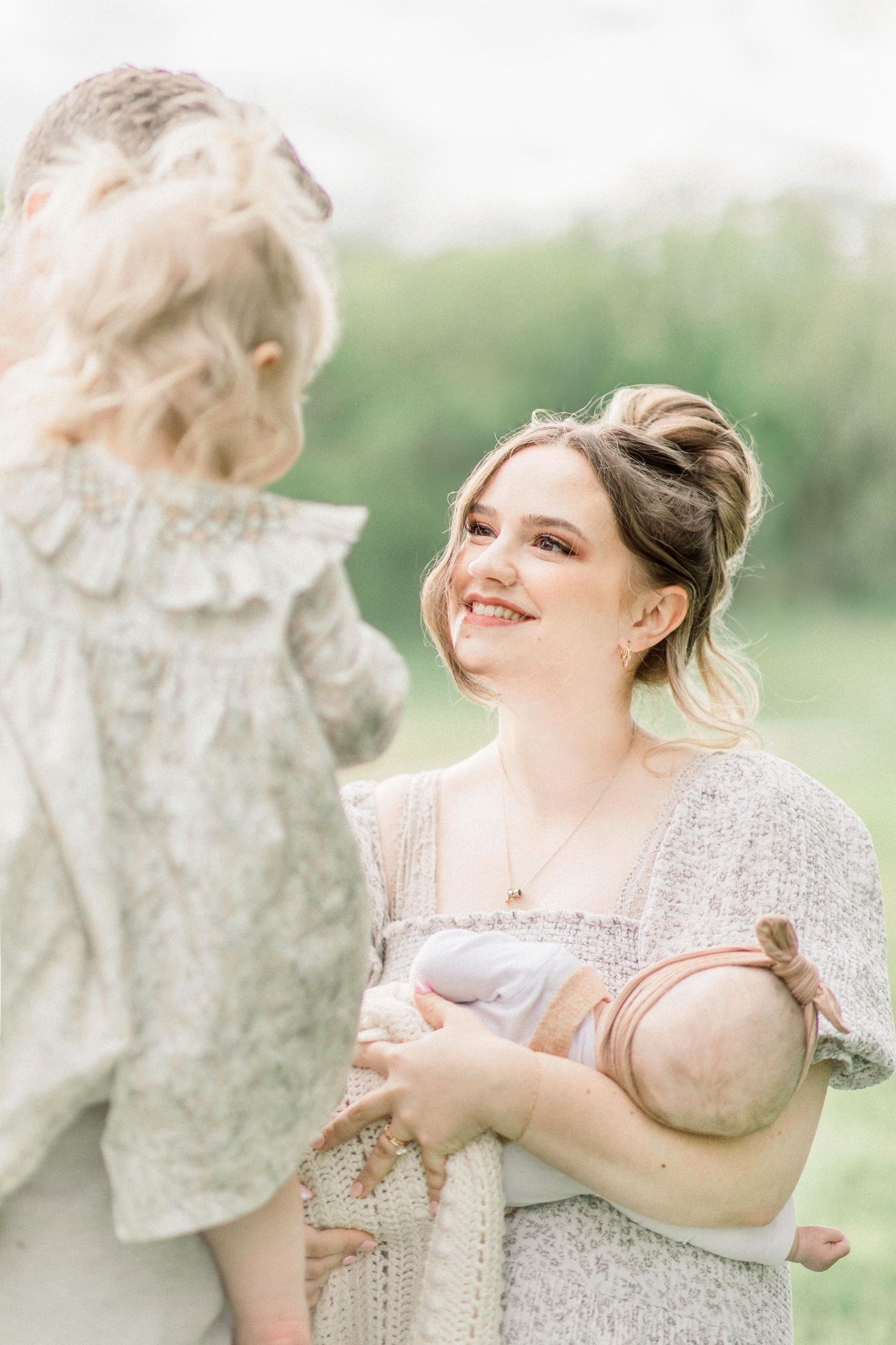 A tender outdoor moment between mom and toddler shows nurturing care and connection in Springfield, Missouri.