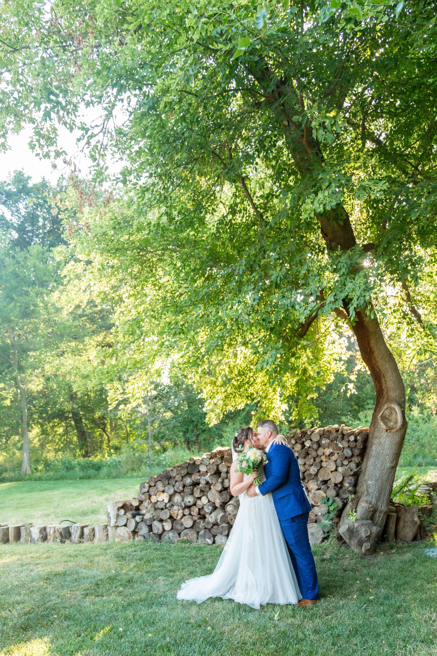 Photo by HR Photography, LLC, wedding photographer based in central Iowa with a bright and true to color editing style.