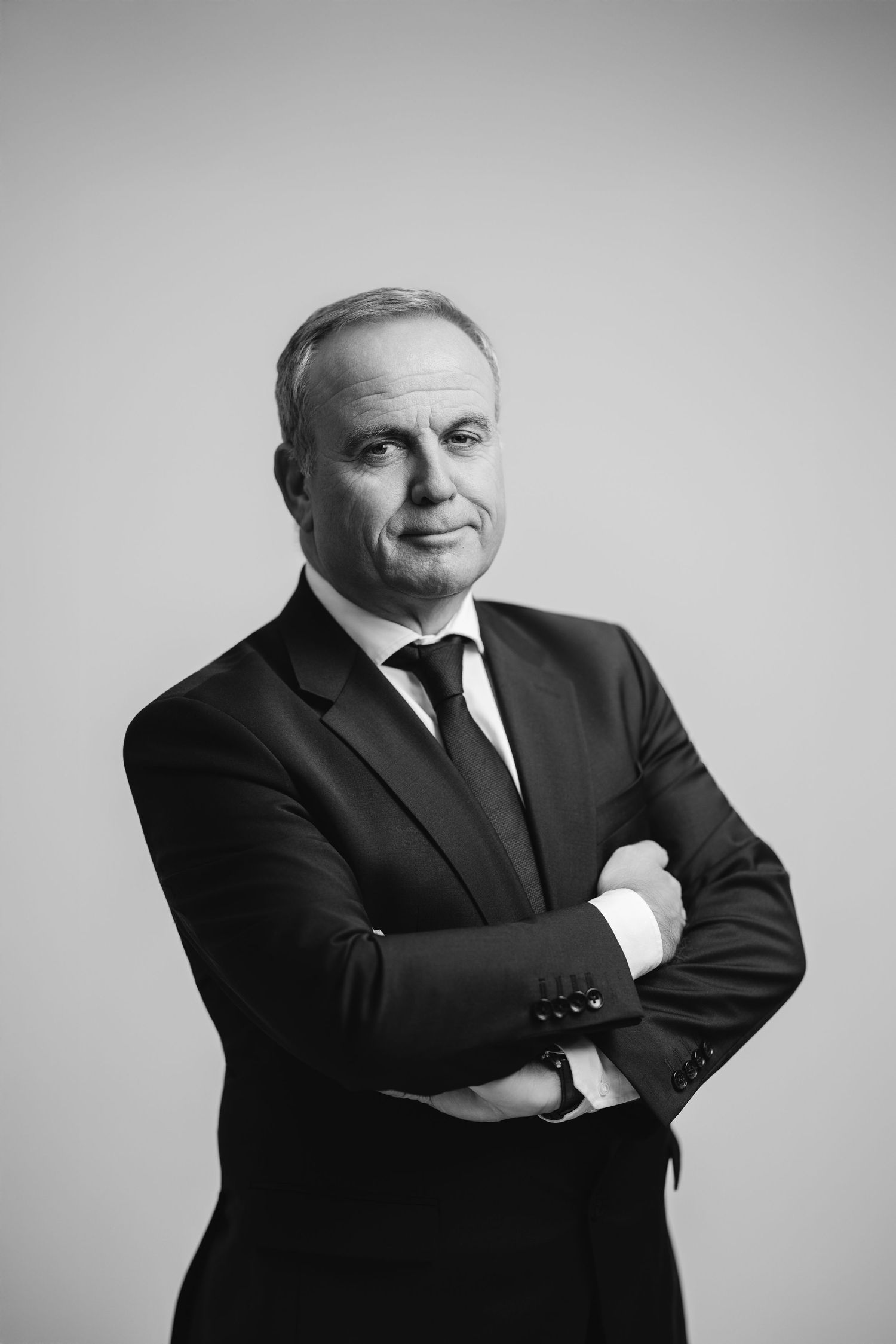 Editorial executive portrait of a man in a jacket and tie, business photographer Brussels