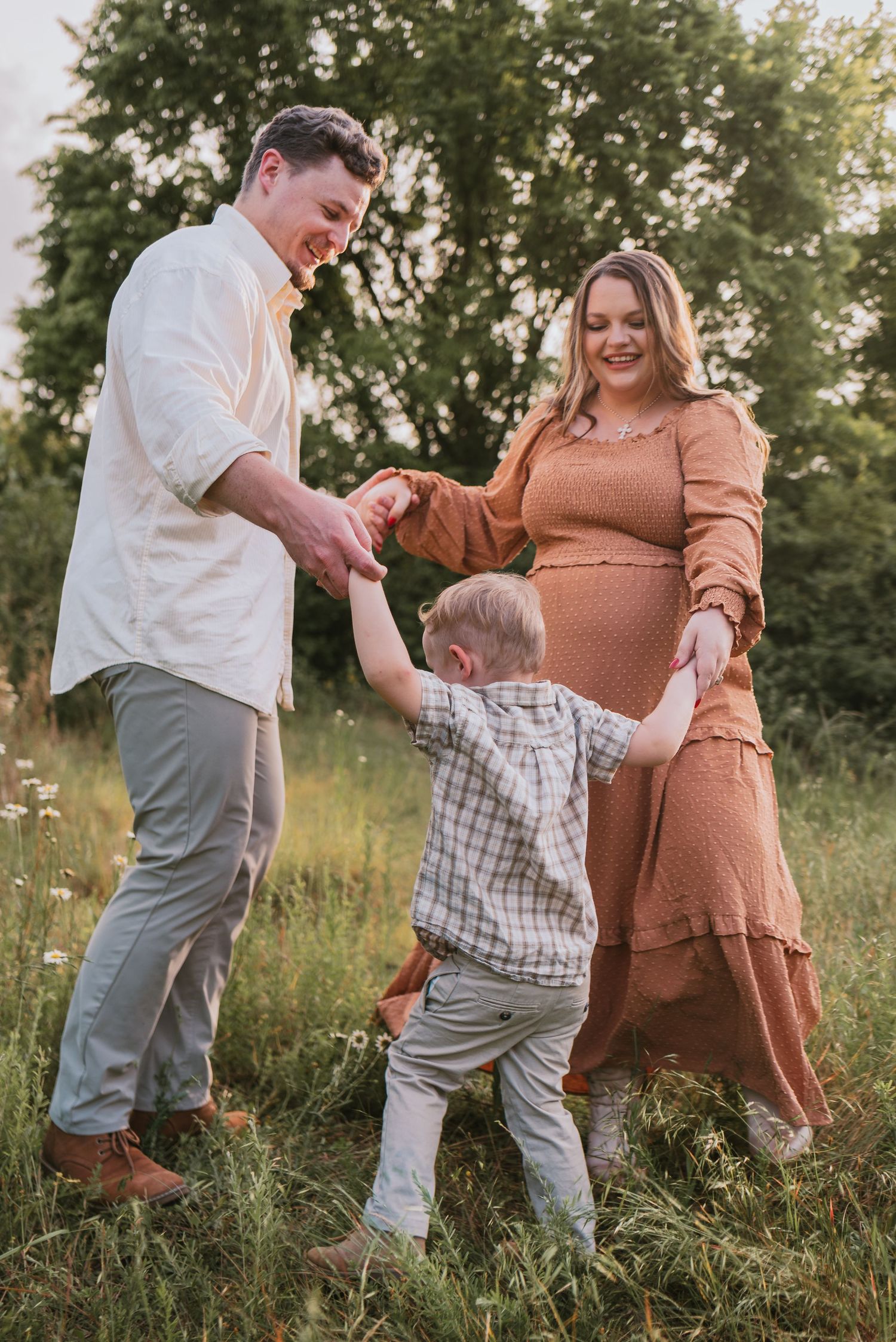 Family spinning in field in Chattanooga, TN – family maternity session, soft summer light