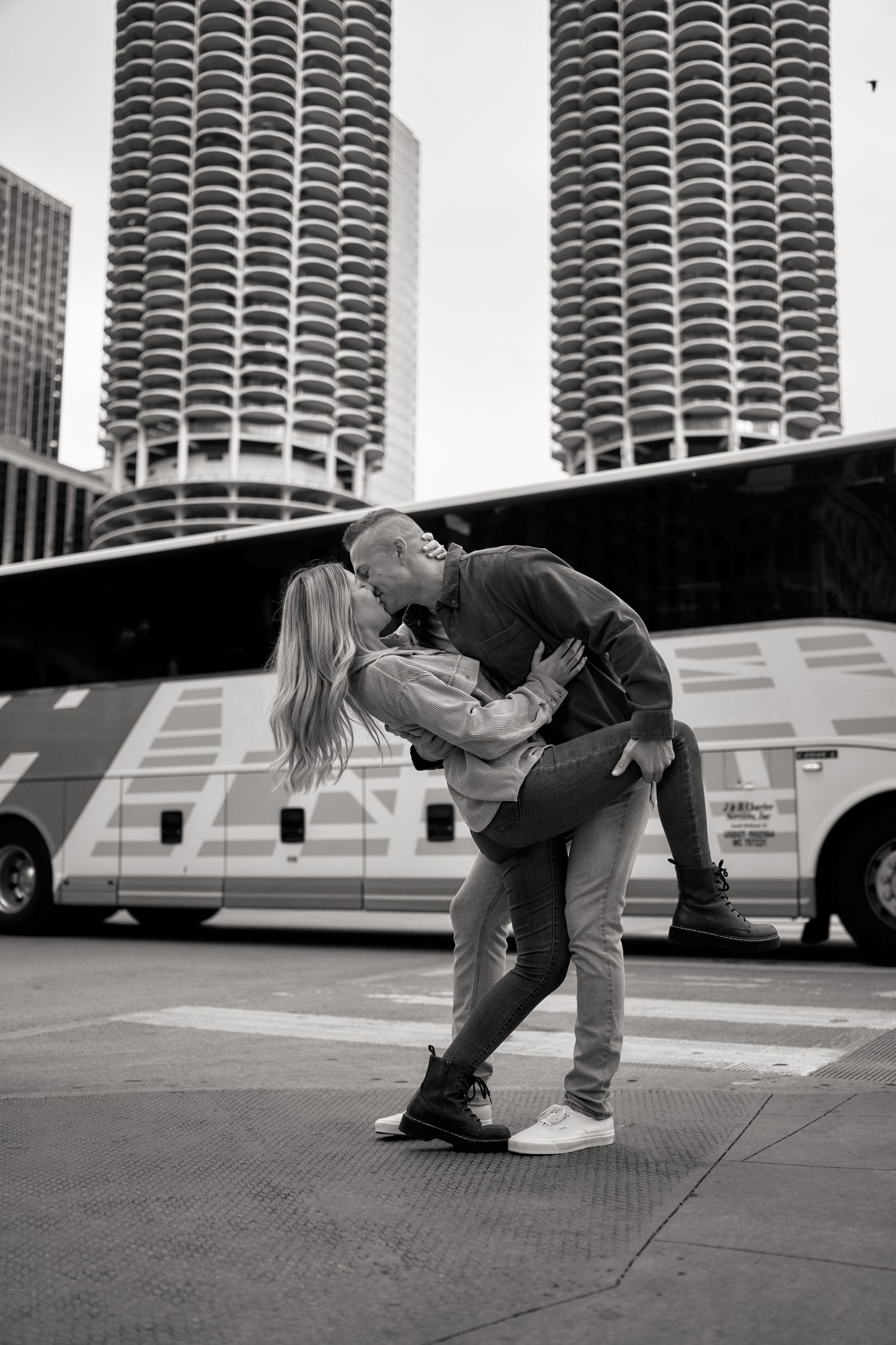A romantic couple shares a passionate moment in front of the iconic Marina City towers in downtown Chicago.