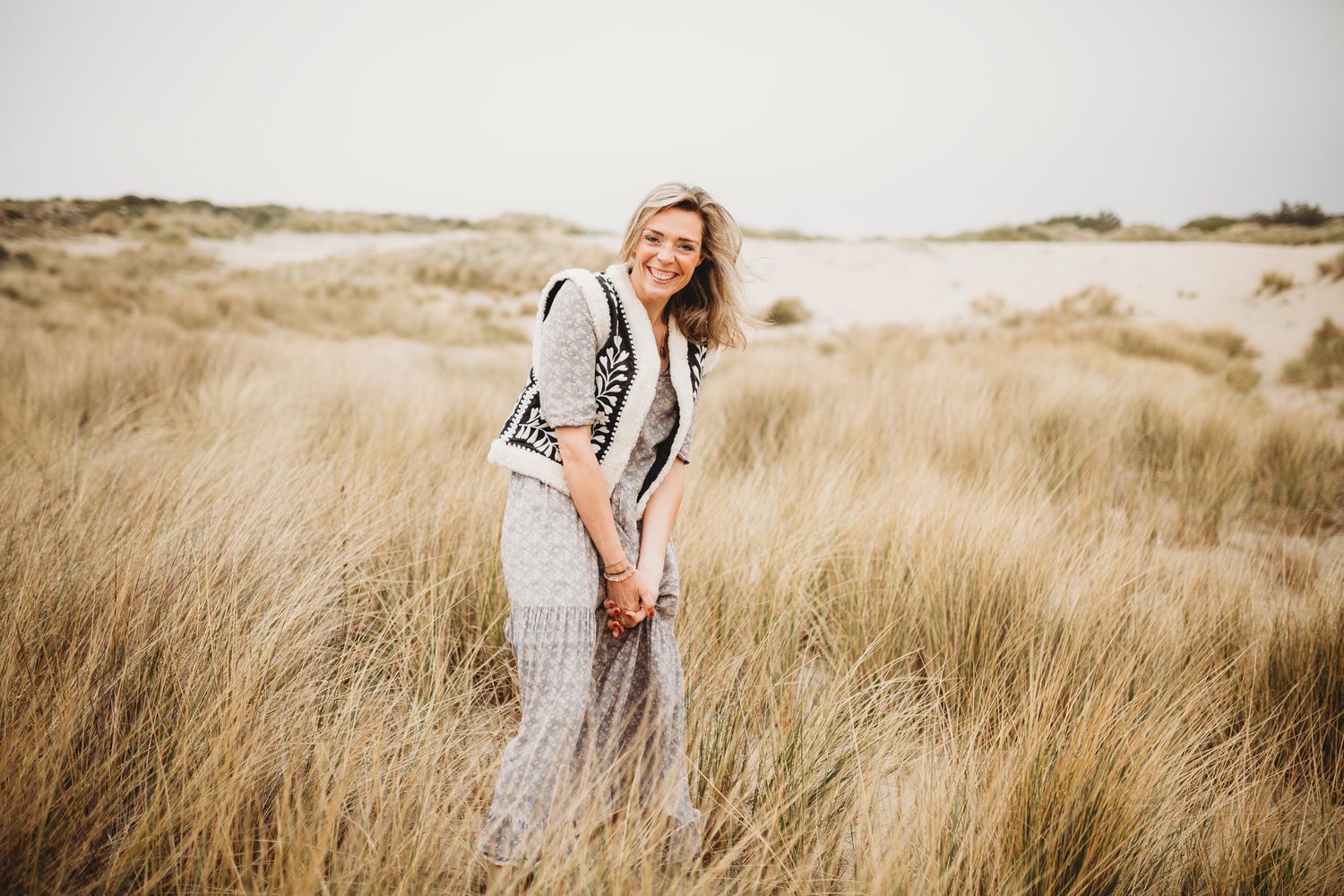 Fotoshoot op Scheveningen voor vrouwelijke ondernemer