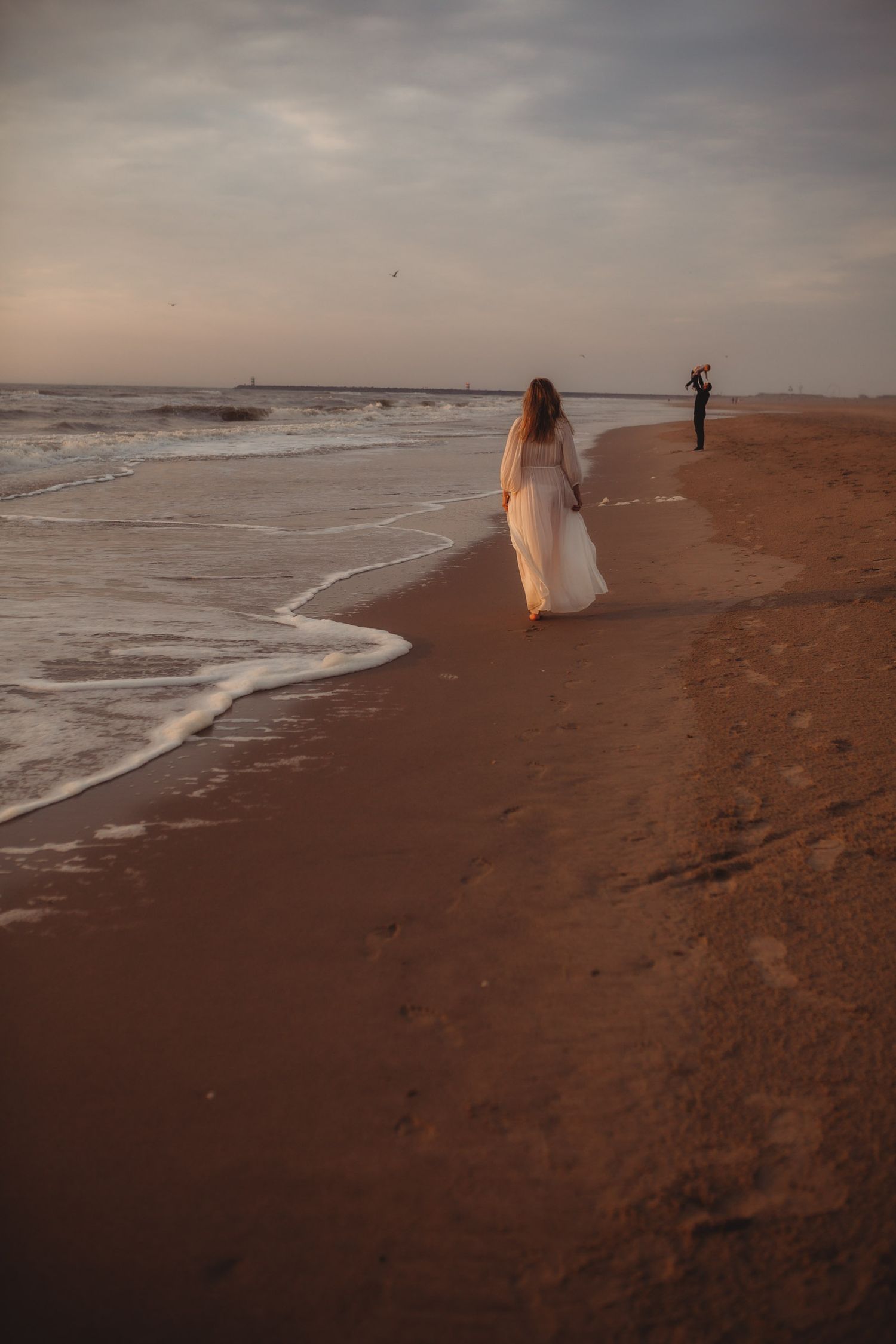 Zwangerschapsfotoshoot op het strand van Scheveningen
