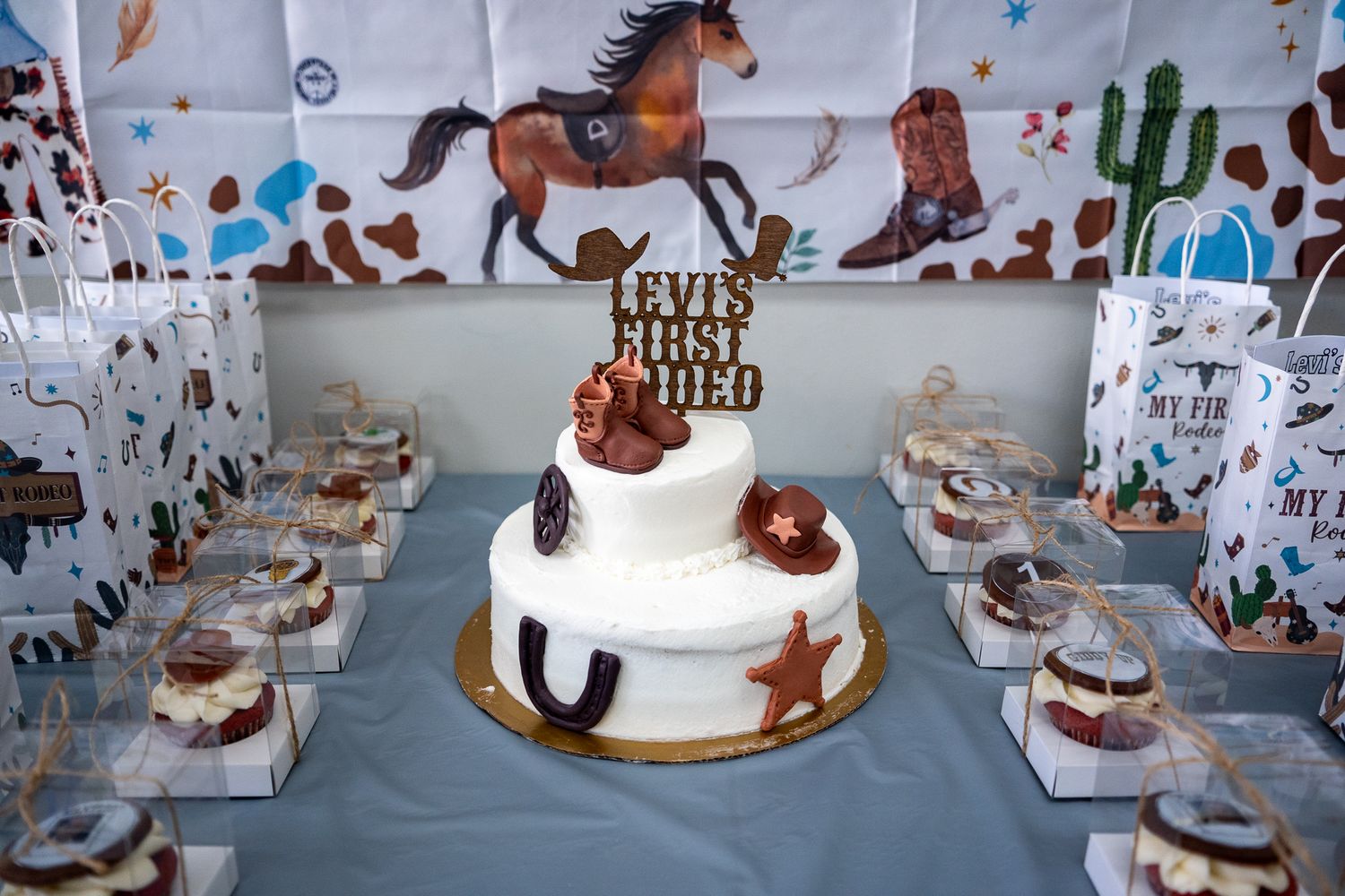 A birthday cake for the one year old that says 