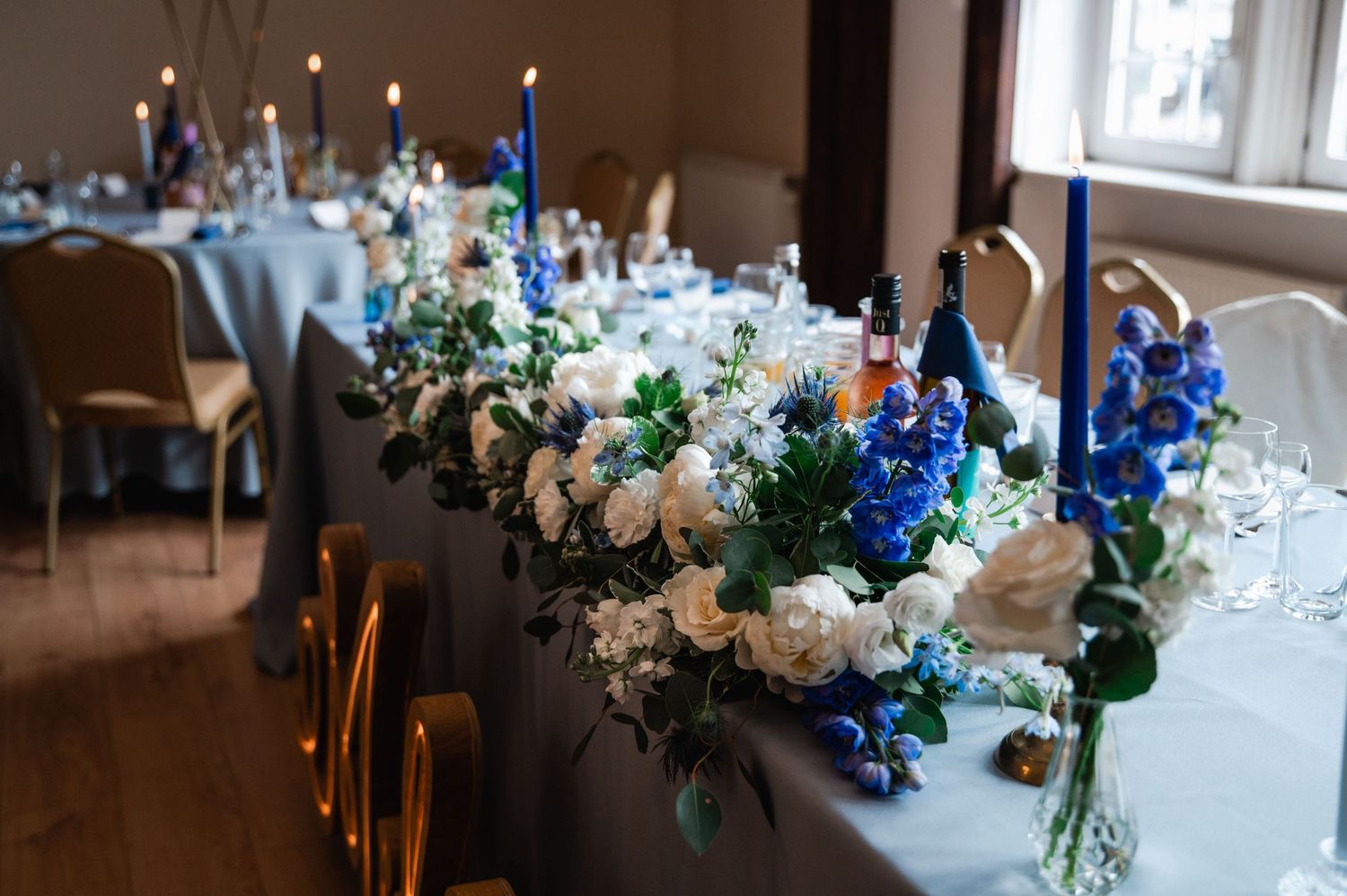 Ślubne dekoracje stołów – elegancki styl przyjęcia w Gdańsku