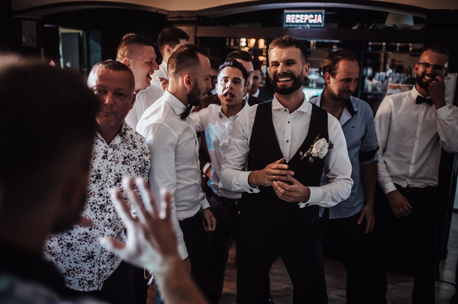 Goście świętują z Parą Młodą – wesele w Gdańsku pełne bliskości i luzu