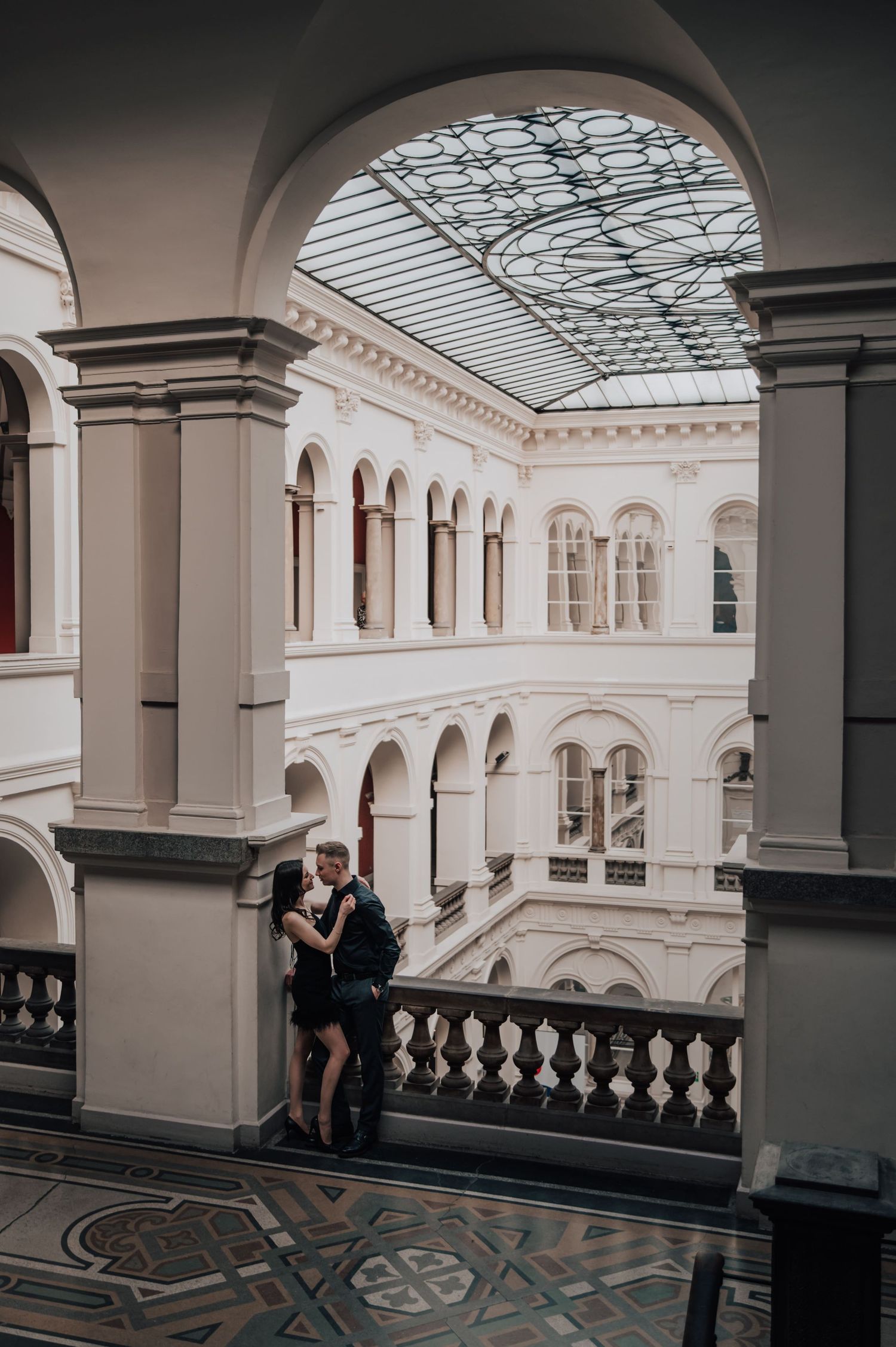 Fotografia narzeczeńska Muzeum Narodowe – klasyka, emocje, światło