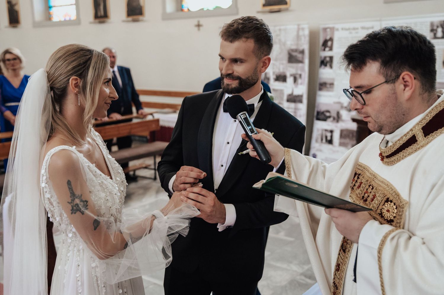 Przysięga małżeńska – ceremonia ślubna w Gdańsku, spojrzenia pełne miłości