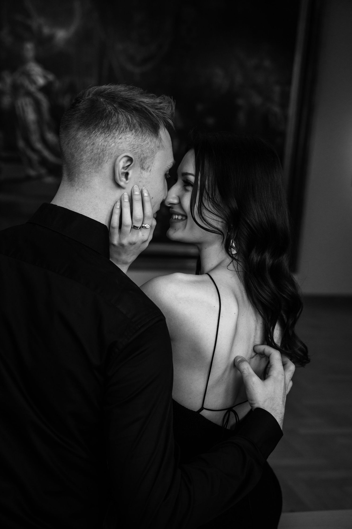 Fotograf ślubny Wrocław – sesja narzeczeńska w muzealnej scenerii
