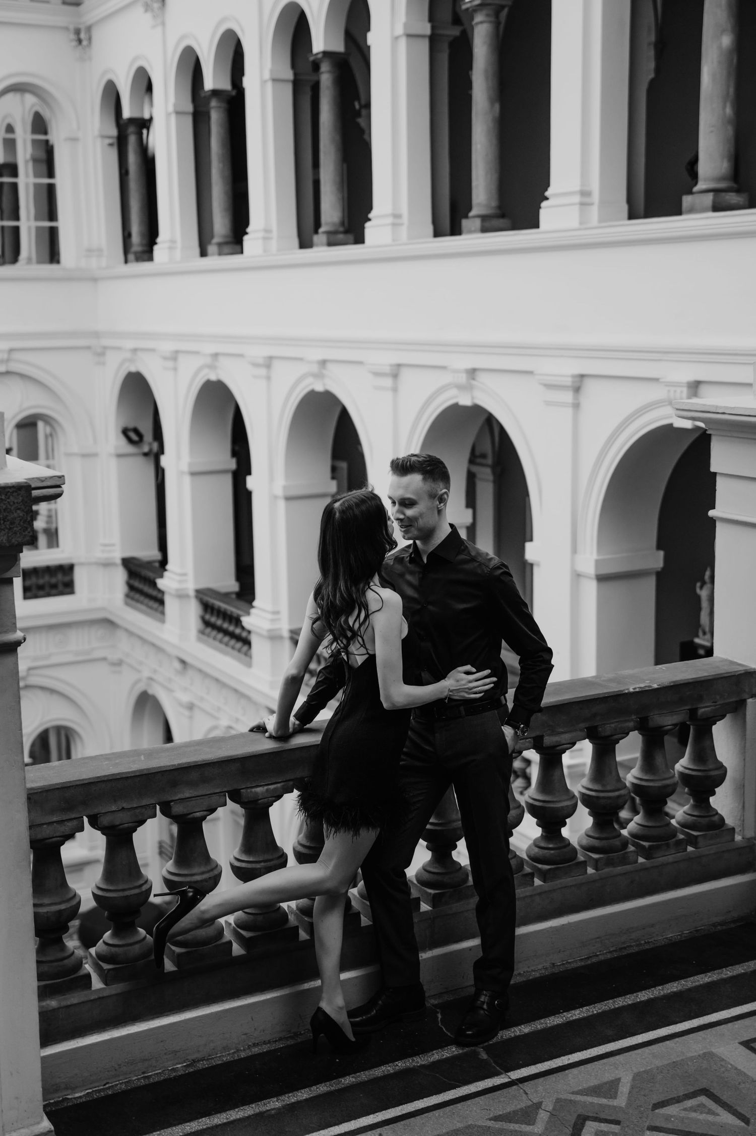 Sesja narzeczeńska w muzeum – elegancki reportaż z centrum Wrocławia