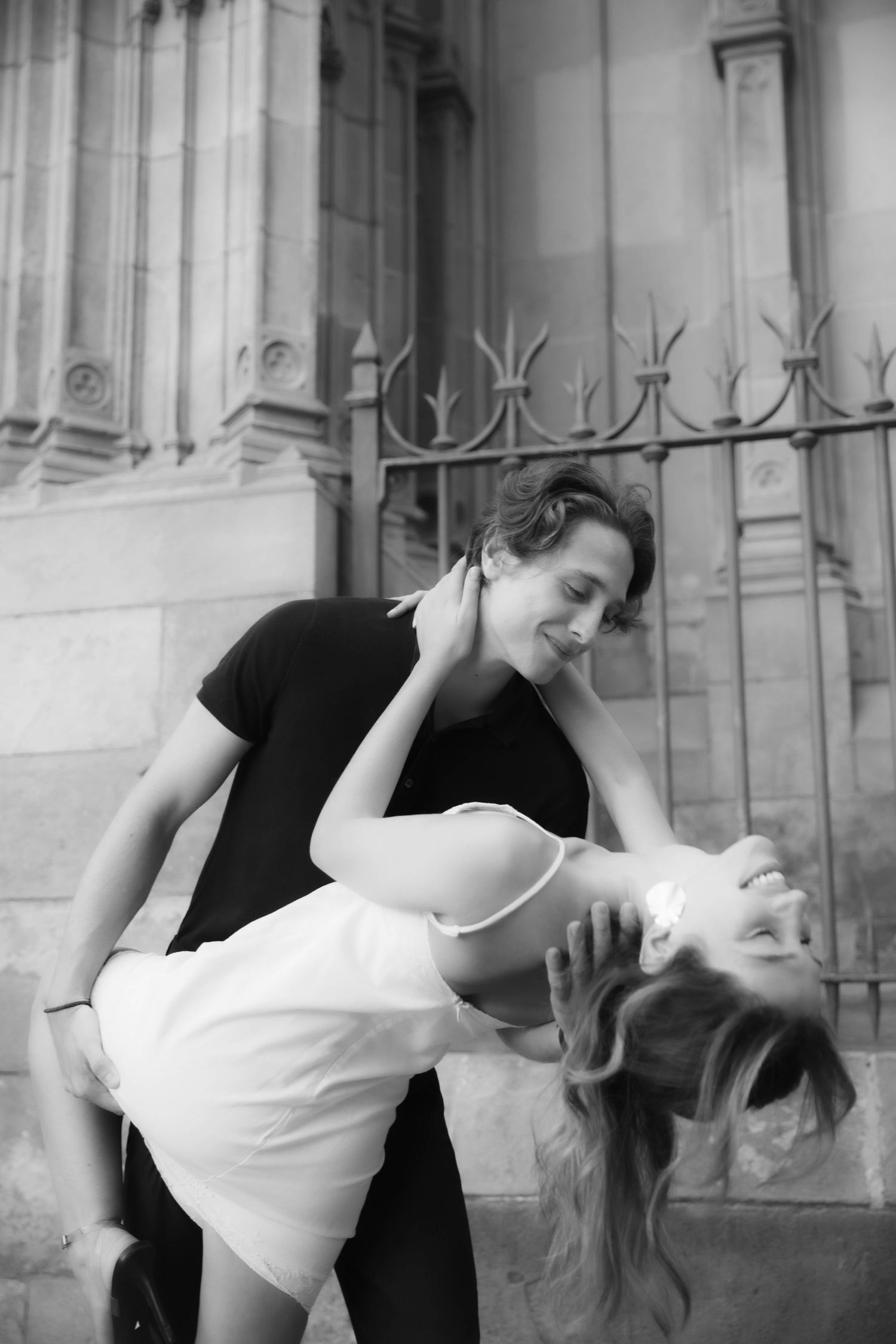 engagement photos Barcelona, city engagement shoot, Barcelona engagement photography, romantic engagement Barcelona.