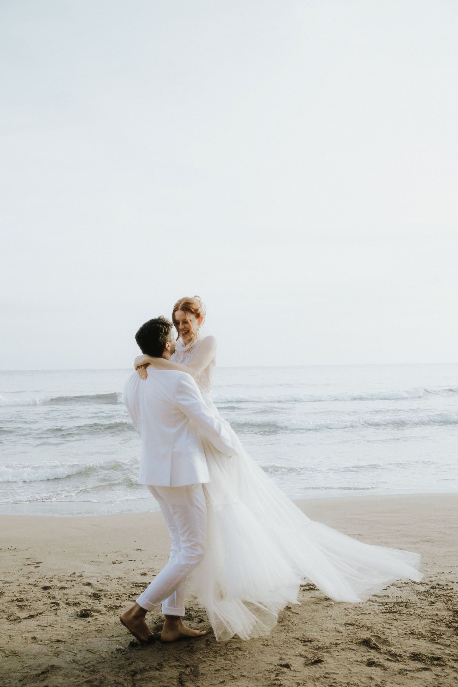 beach wedding photography, destination beach wedding, coastal wedding photos, Barcelona beach wedding photography