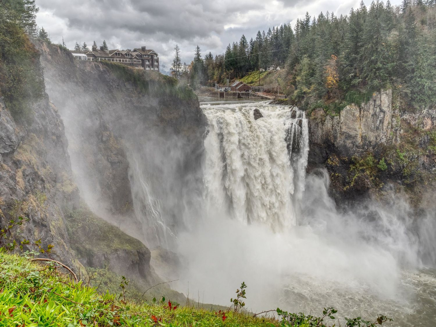 Snowqualmie falls and the Great Northern Hotel