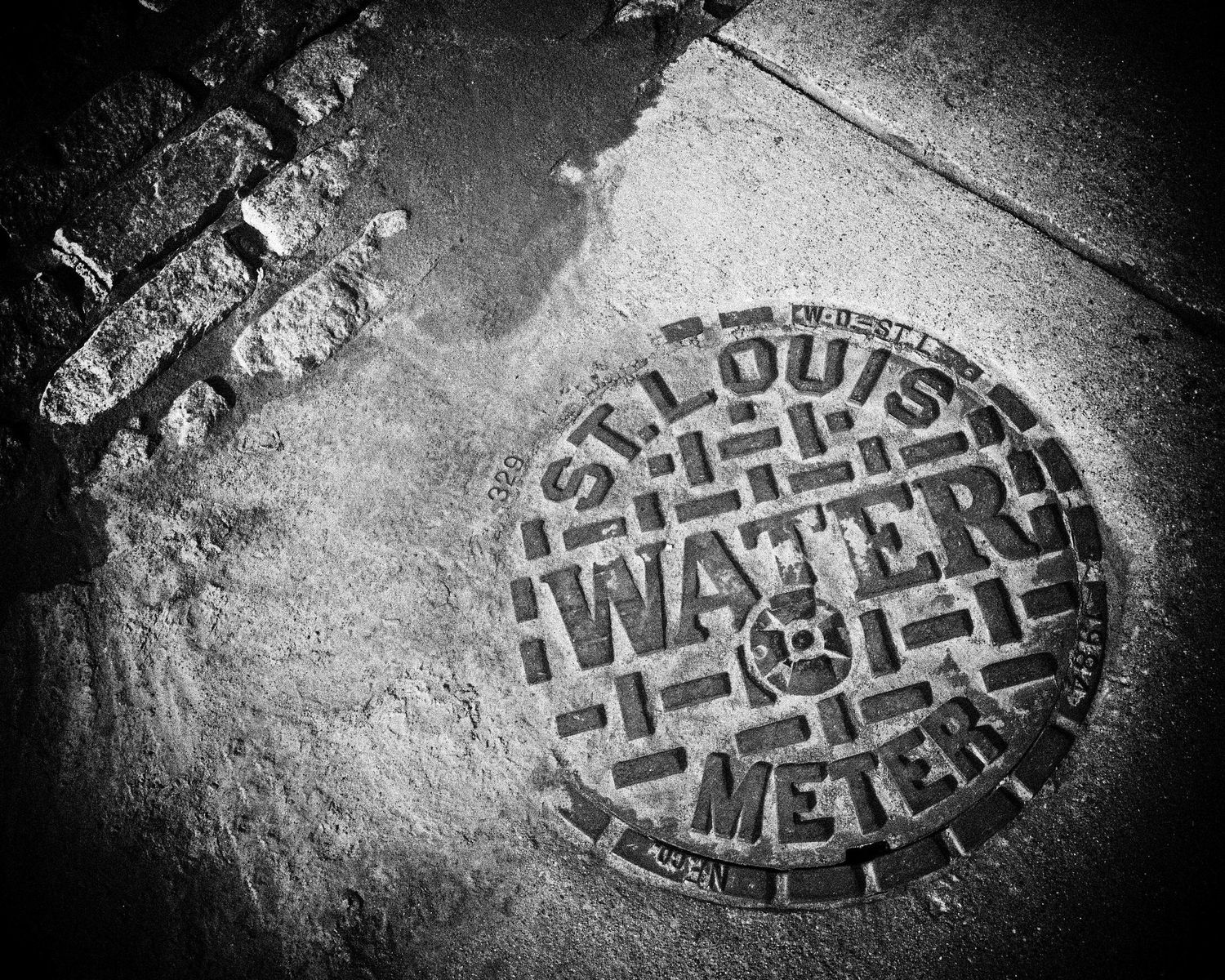 a st louis sewer cover