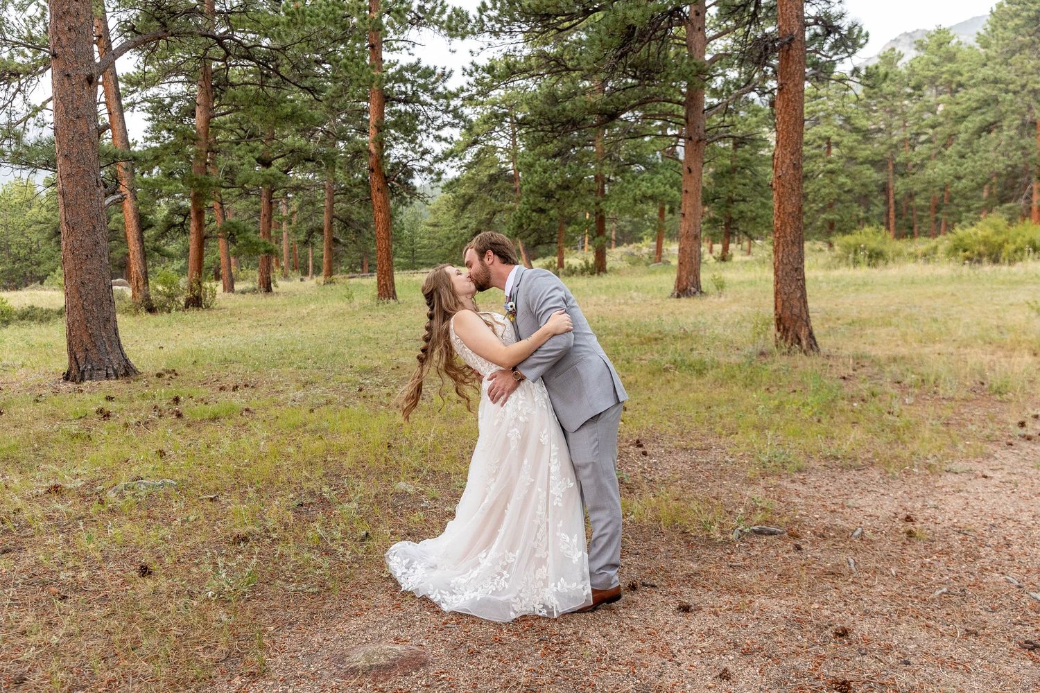 Colorado wedding photographer, Candid wedding photography Colorado, Della Terra Wedding Photographer, Mountain elopement