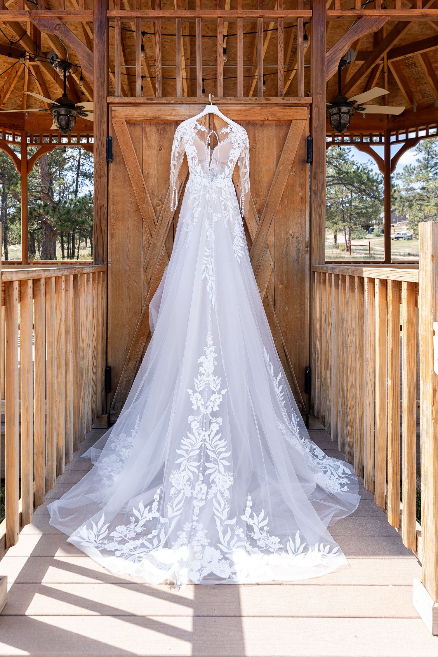 mountain wedding, rustic wedding, Colorado wedding, Sundance Trail Guest Ranch, Red Feather wedding, sunset wedding phot