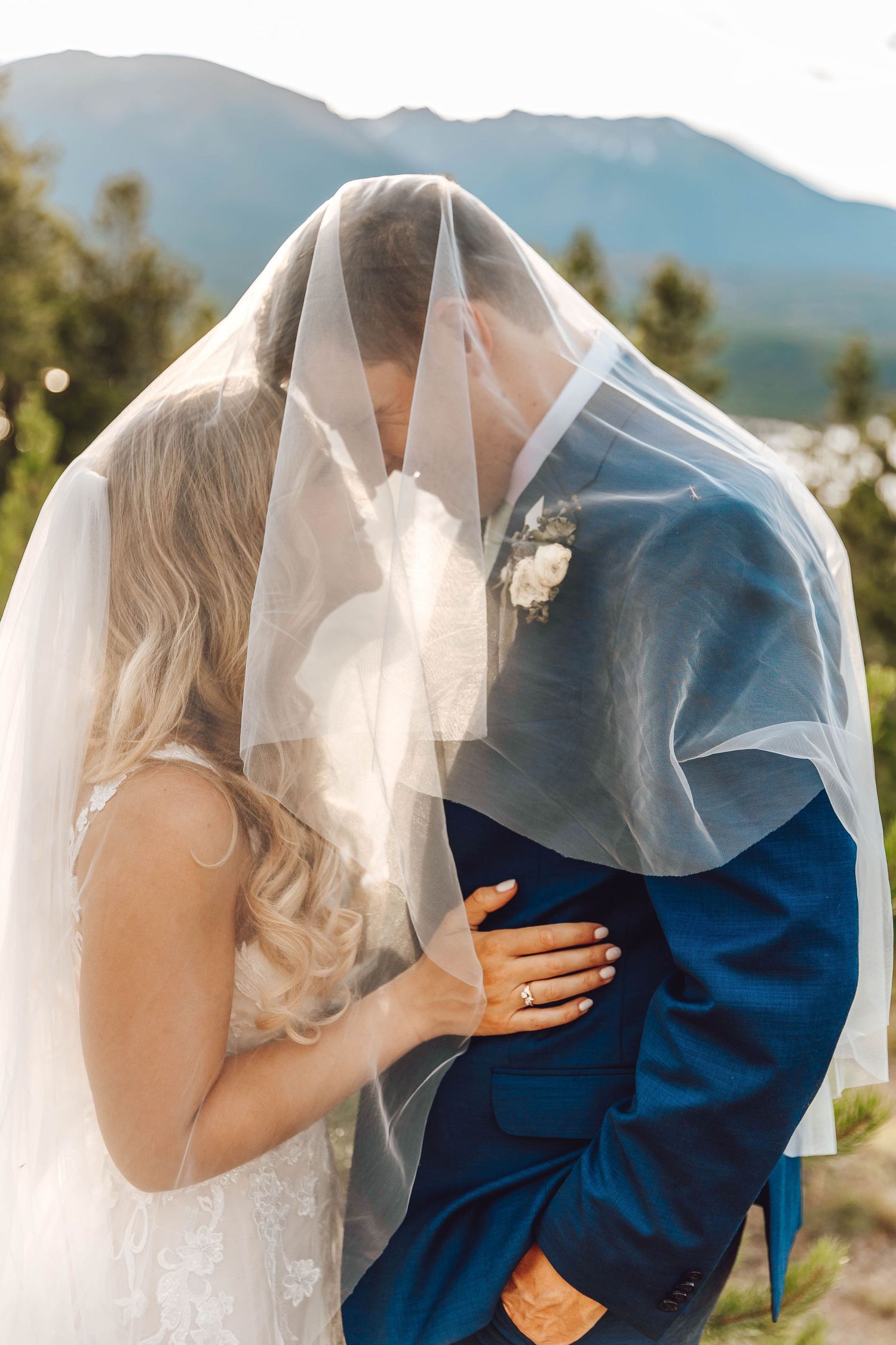 Colorado luxury wedding photographer, true-to-color wedding photography Colorado, high-end wedding photographer