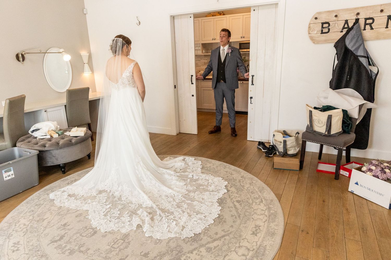 Wedding Photographer, Elopement Specialist, Engagement Photos, Natural Backgrounds, Candid Moments