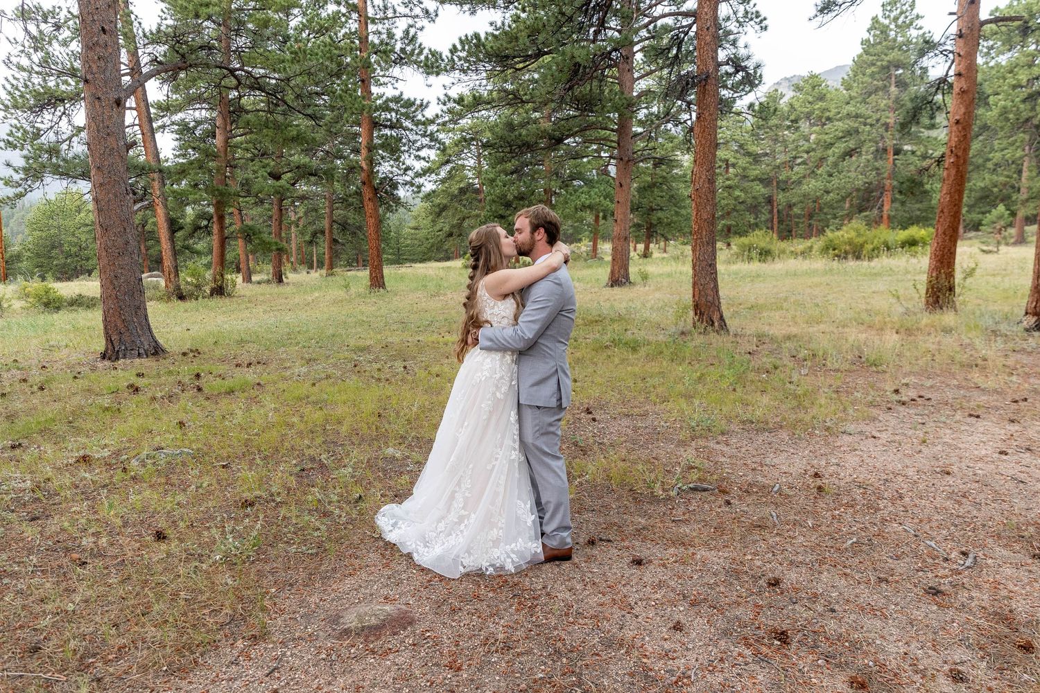 Colorado wedding photographer, Candid wedding photography Colorado, Della Terra Wedding Photographer, Mountain elopement