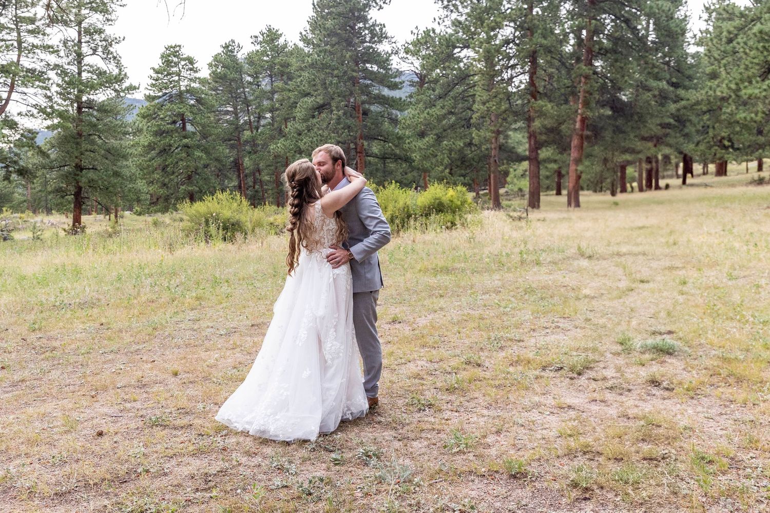 Colorado wedding photographer, Candid wedding photography Colorado, Della Terra Wedding Photographer, Mountain elopement
