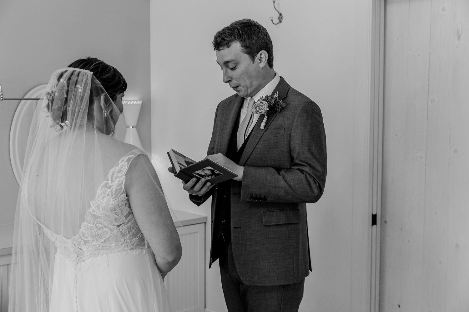 Wedding Photographer, Elopement Specialist, Engagement Photos, Natural Backgrounds, Candid Moments
