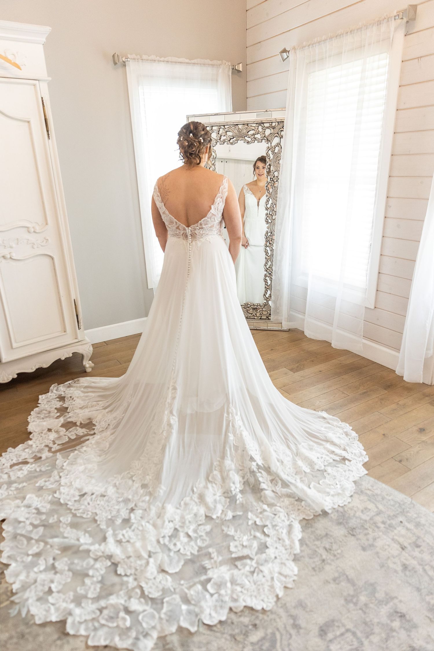 Wedding Photographer, Elopement Specialist, Engagement Photos, Natural Backgrounds, Candid Moments