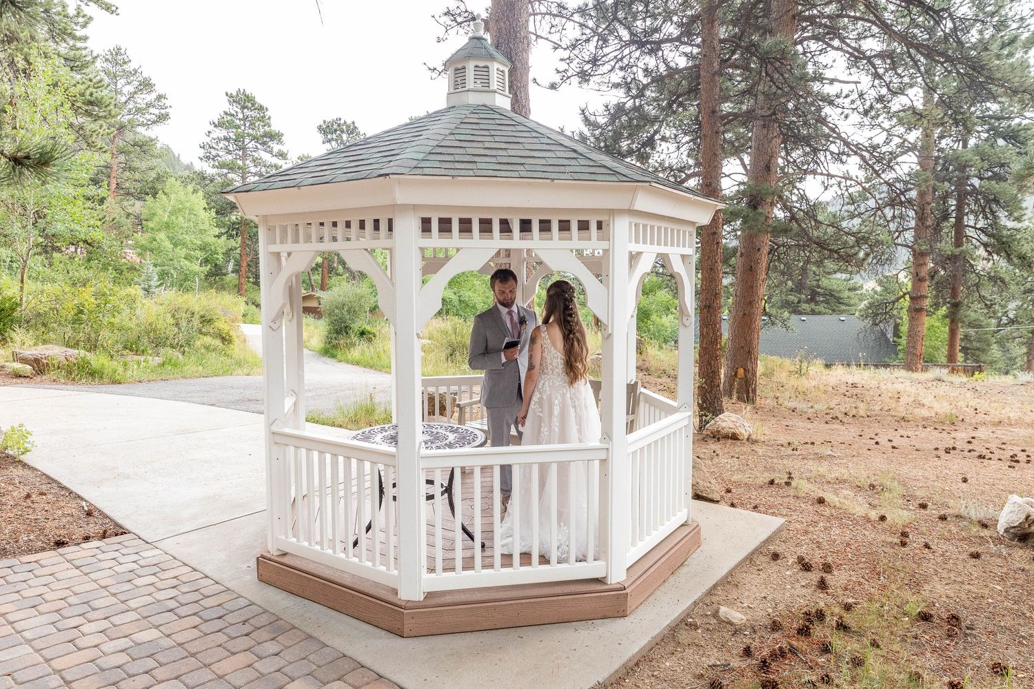 Colorado wedding photographer, Candid wedding photography Colorado, Della Terra Wedding Photographer, Mountain elopement
