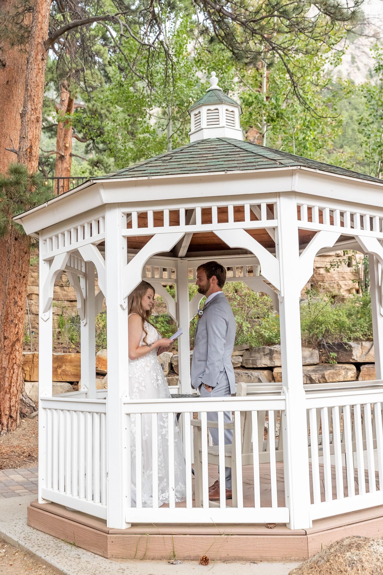 Colorado wedding photographer, Candid wedding photography Colorado, Della Terra Wedding Photographer, Mountain elopement