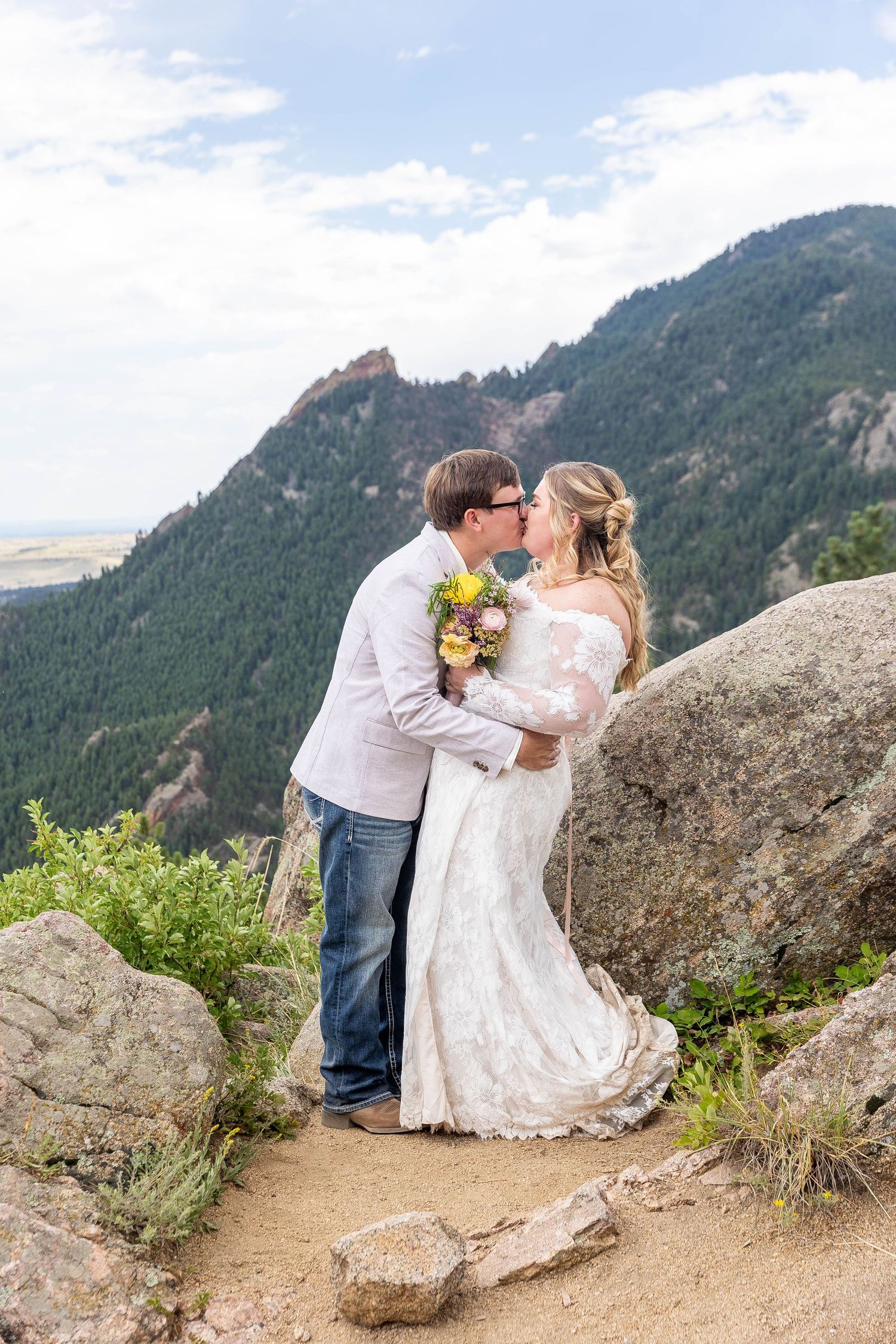 Capturing authentic, heartfelt moments in Colorado’s stunning landscapes. Serving Denver, Boulder, Estes Park, and beyond. Let's tell your